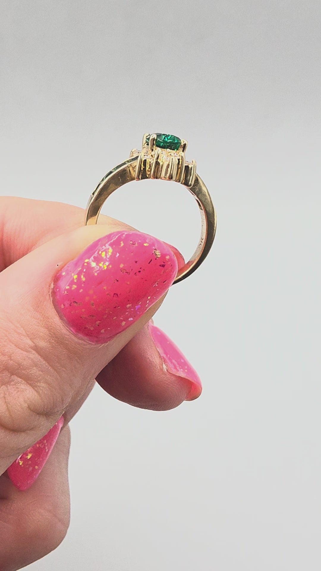 Solid 14K Gold Ring with Oval Lab-Created Emerald & Diamonds – Sz 5.25