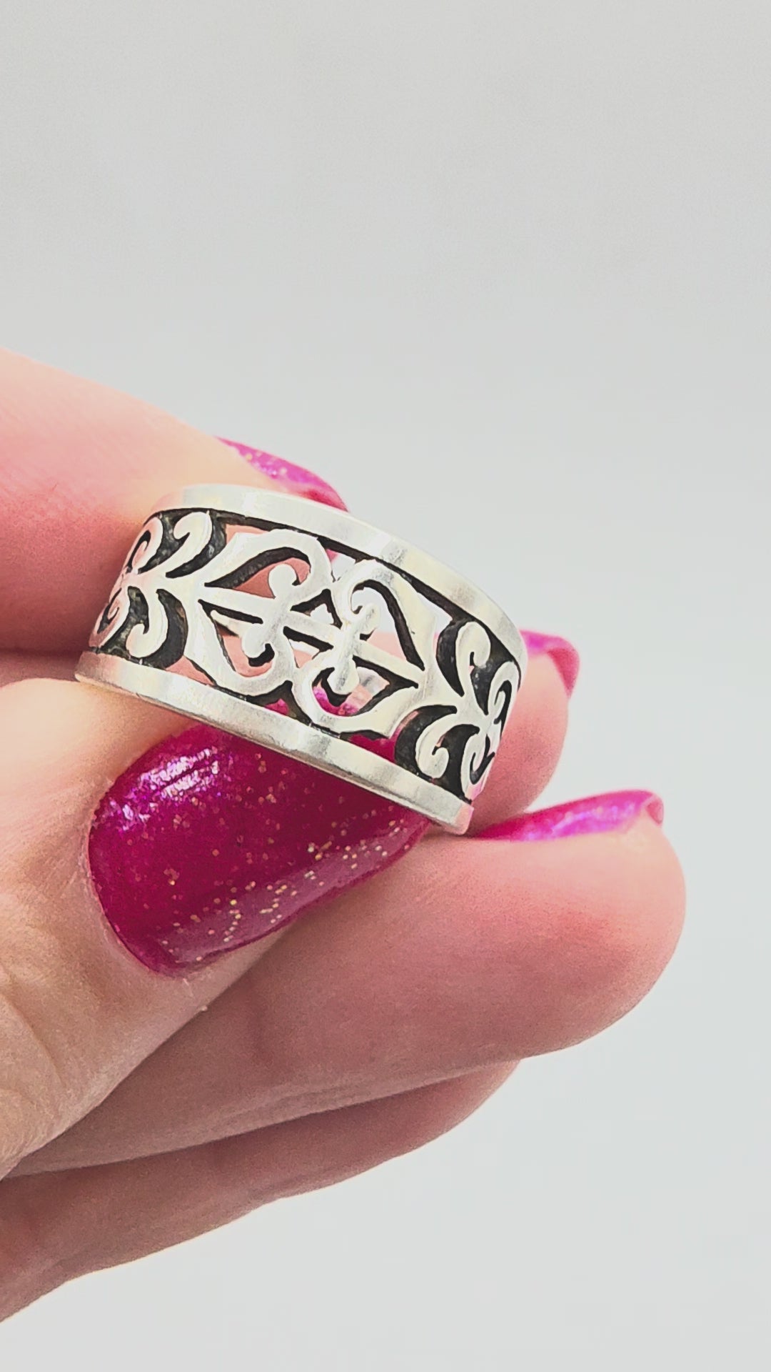 RETIRED James Avery Adorned Open Scrollwork Sterling Silver Ring Size 6