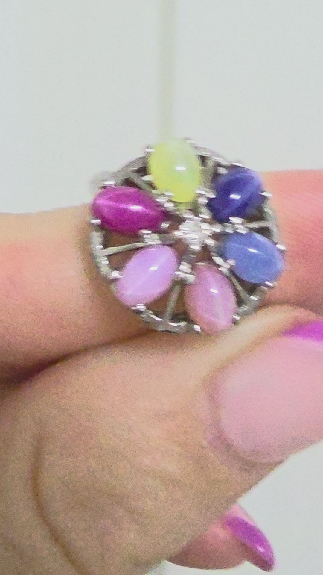 Stunning Solid 10K White Gold Diamond & Rainbow Star Sapphire Halo Ring - Size 6