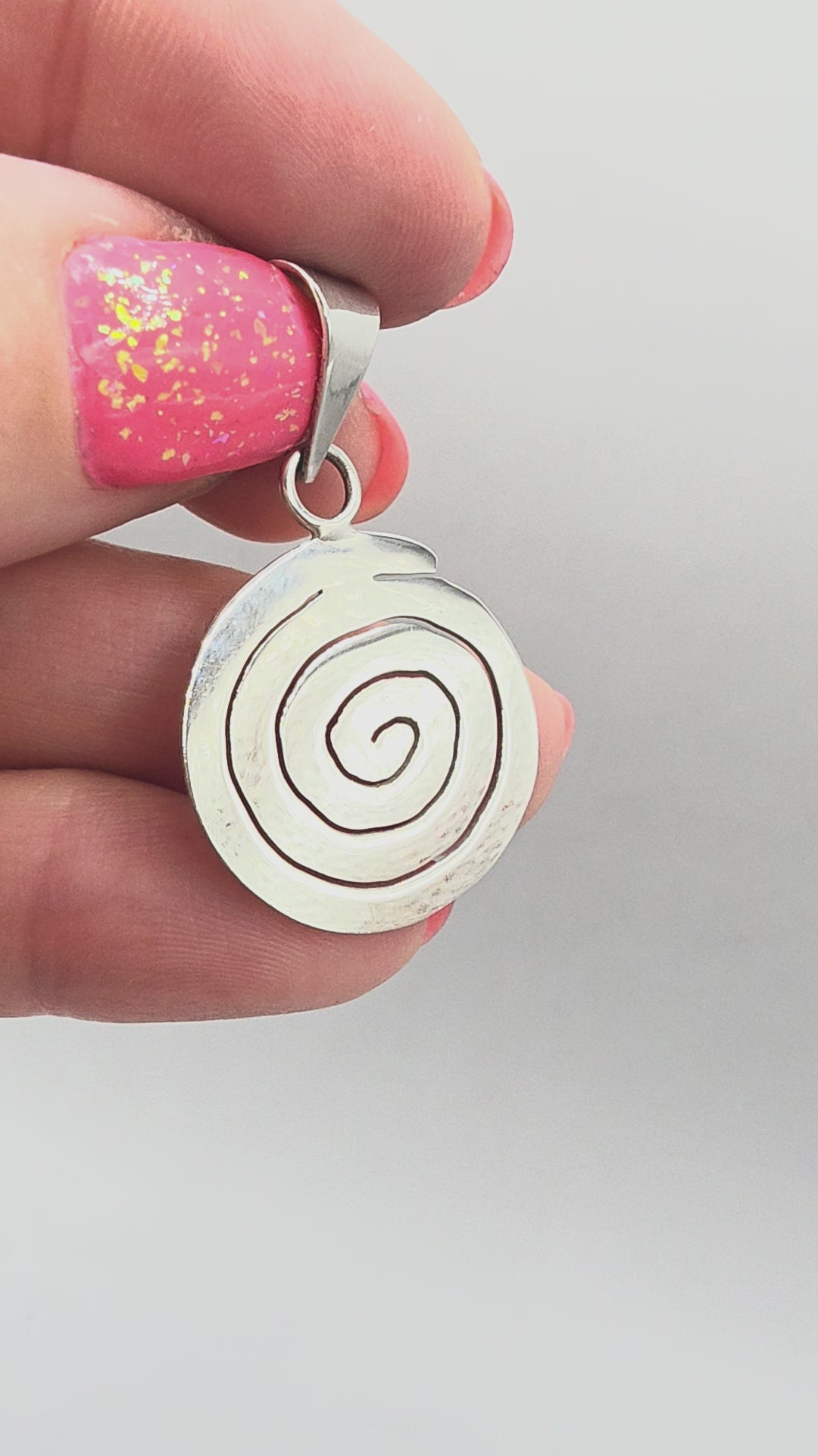 950 Sterling Silver Round Swirl Circle Necklace Pendant - 1.5 Inch
