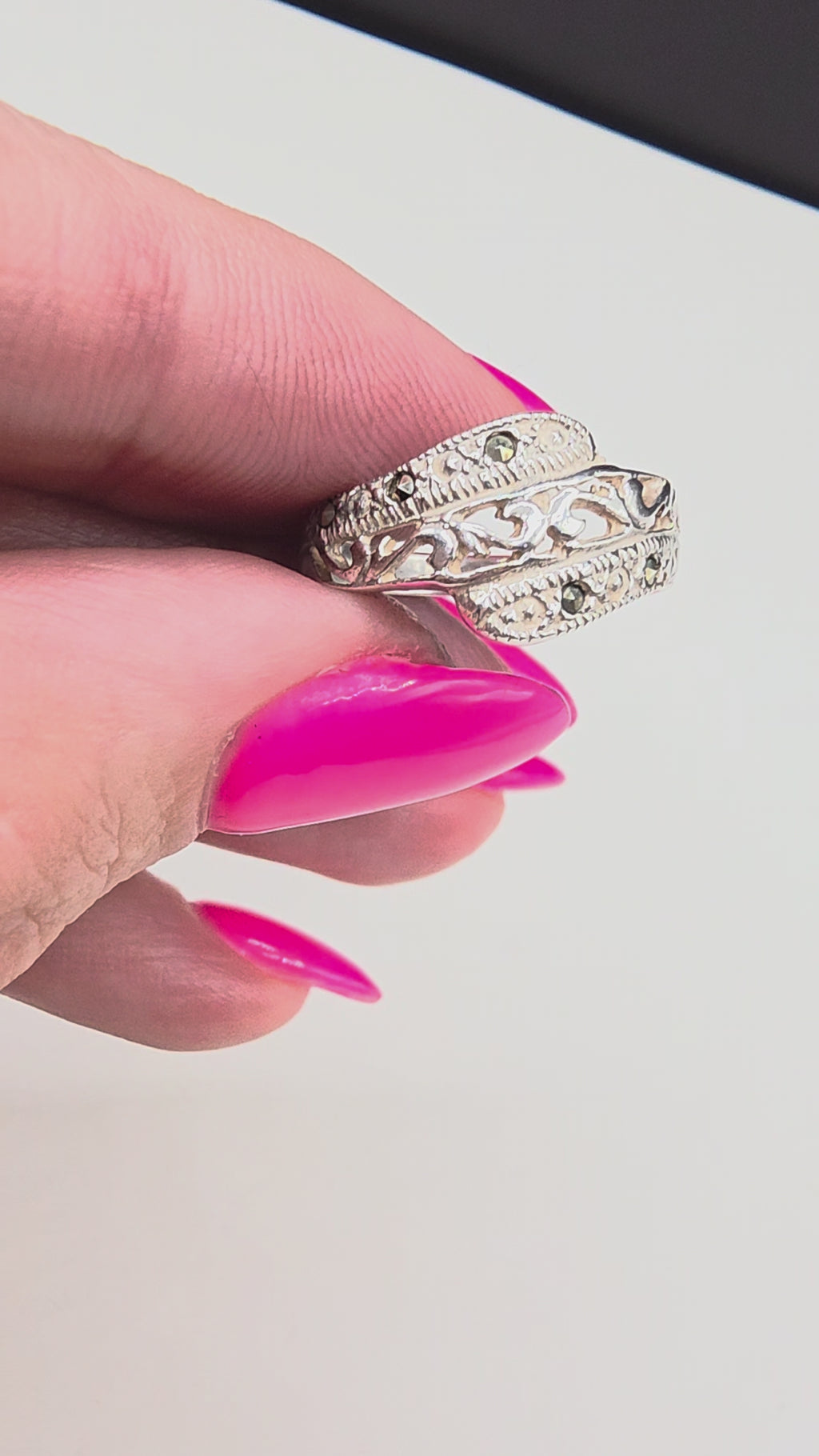 Vintage Sterling Silver Unique Pattern Engraved Ring Size 7.5
