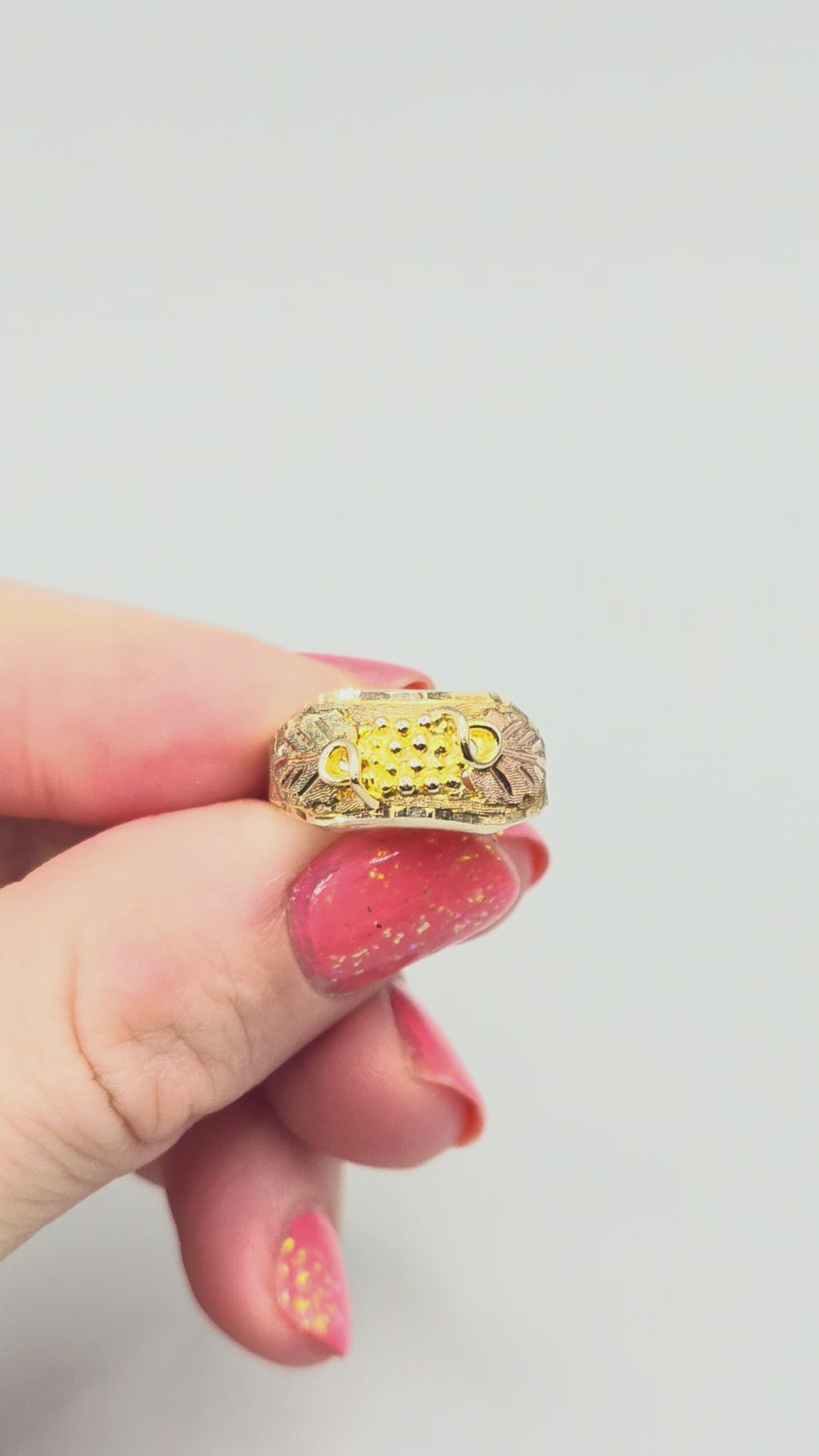 Black Hill Solid 10K Yellow Gold Ring with Tri-Color Grape Leaf Accents Sz 5.25