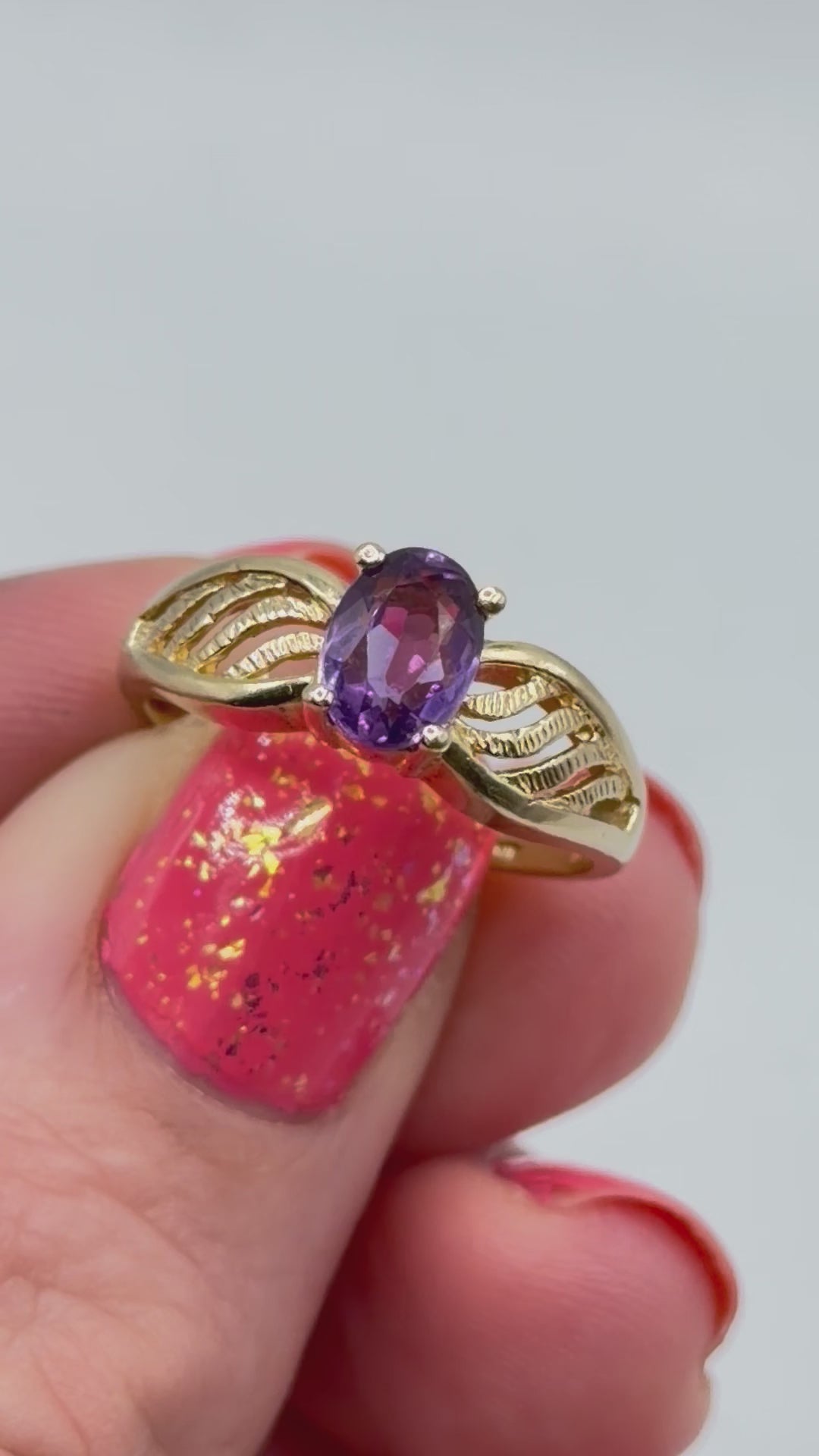 Solid 14K Yellow Gold Ring with Oval Amethyst - Size 6.25