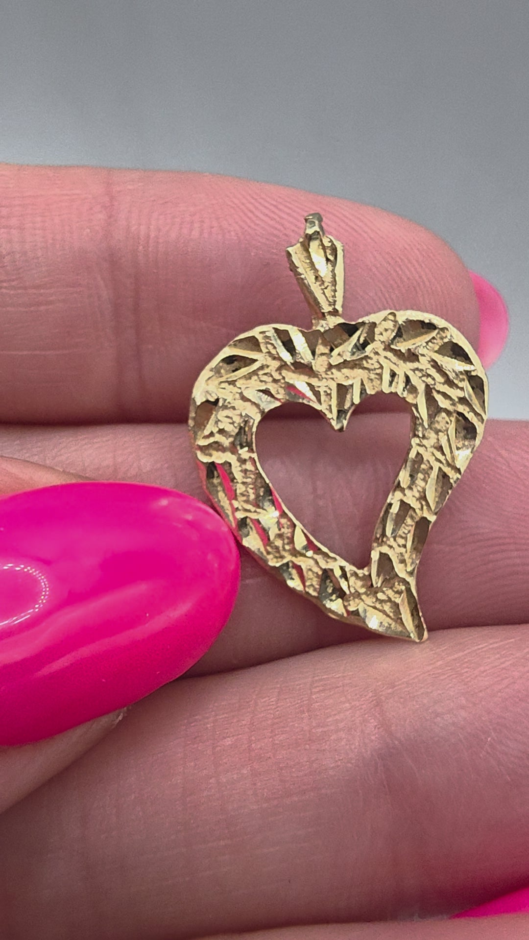 Vintage Solid 10K Yellow Gold Diamond Cut Open Heart Pendant Nugget Texture
