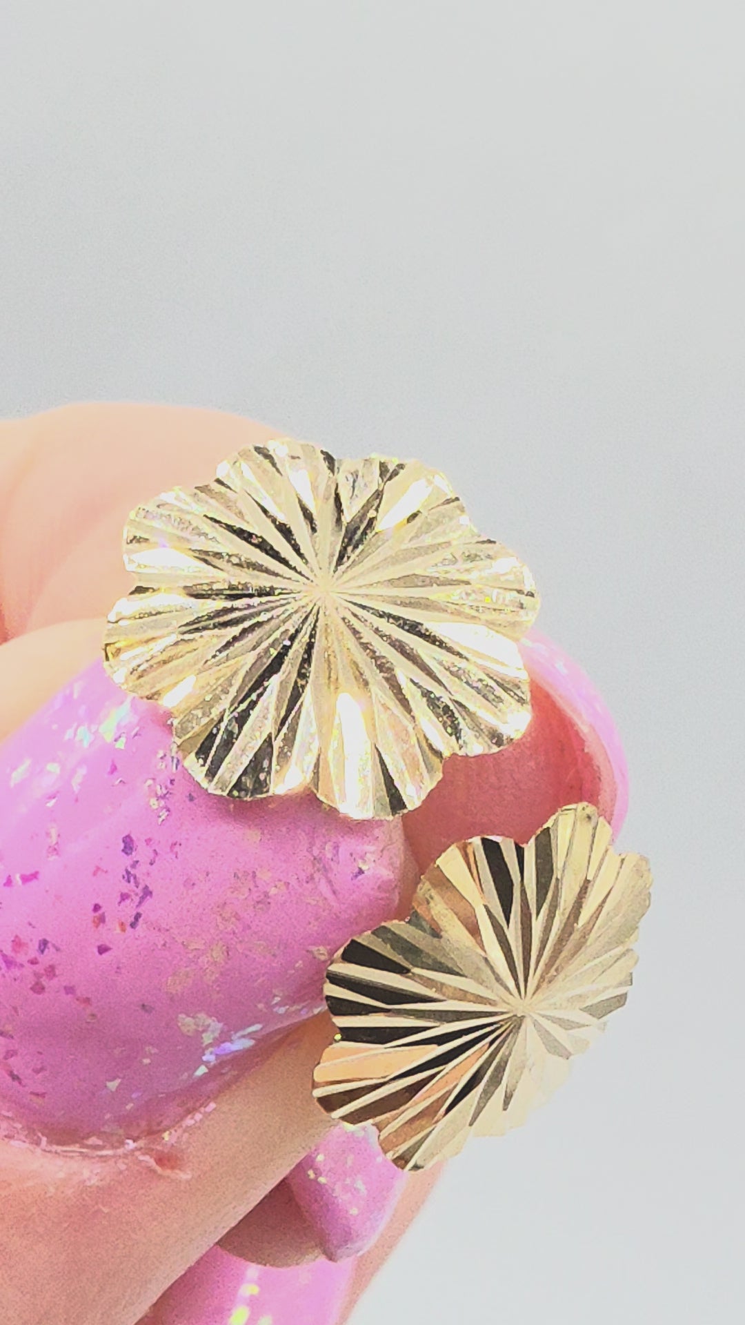 Solid 14K Yellow Gold Diamond-Cut Flower Stud Earrings Starburst