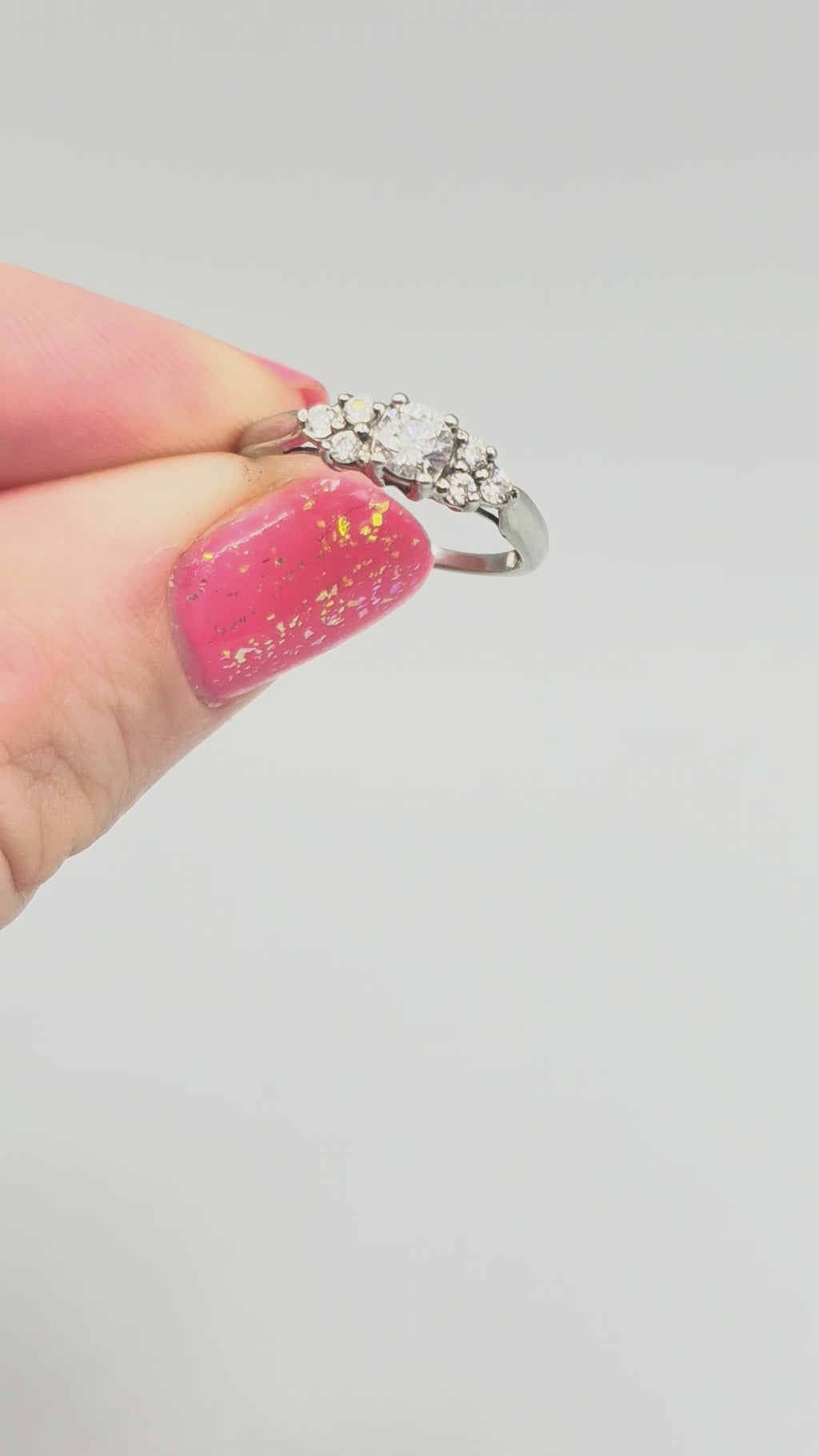 Solid 10K White Gold Ring with Gemstone Cluster – Size 5.25
