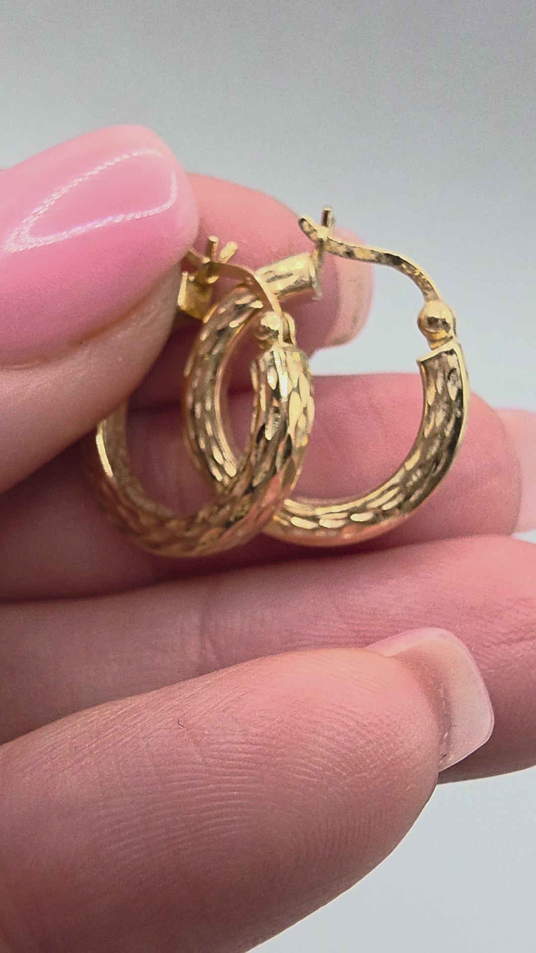 Michael Anthony Solid 14K Yellow Gold Diamond Cut Hoop Earrings Israel