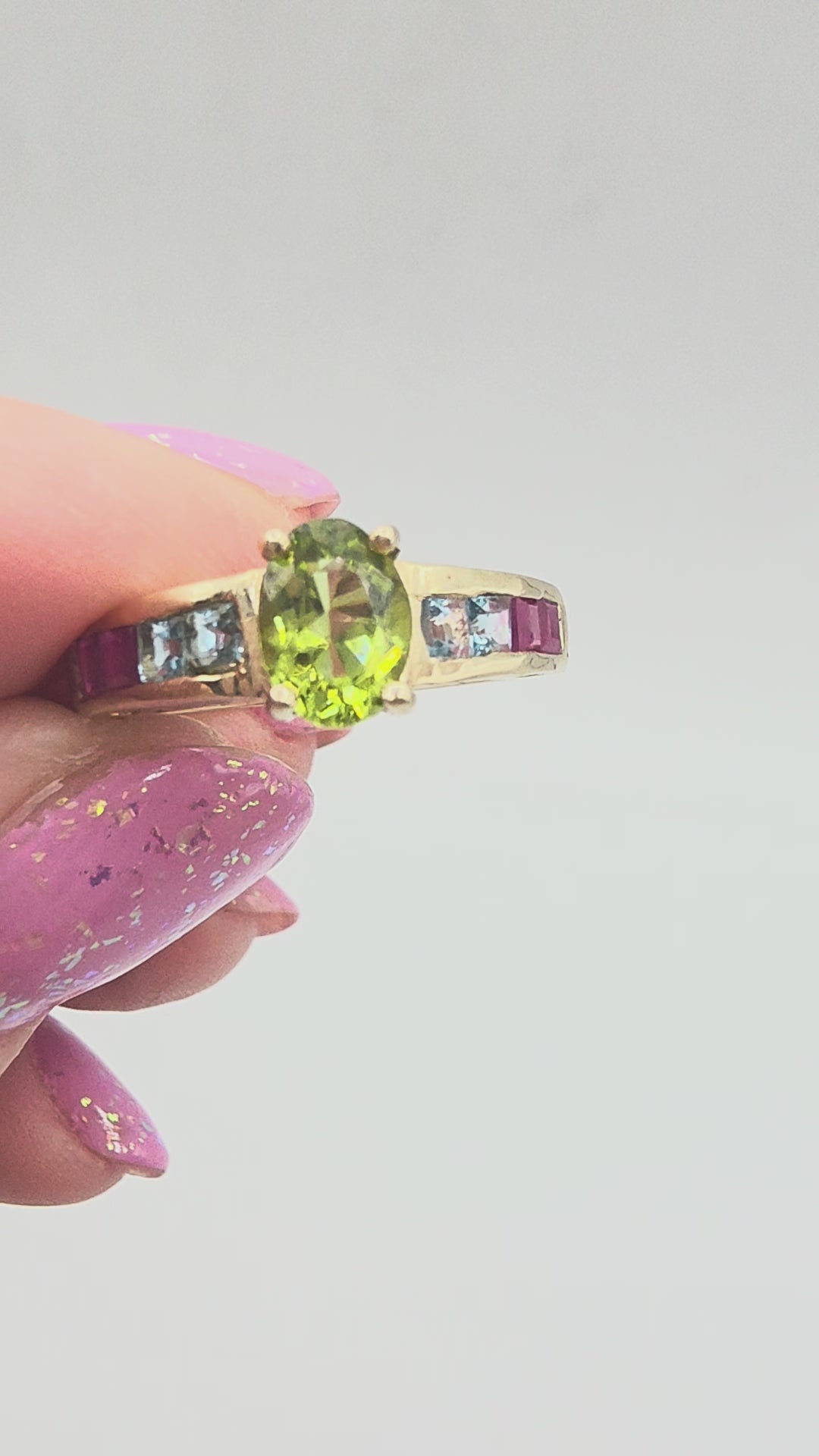 Solid 10K Yellow Gold Ring with Peridot Ruby and Blue Topaz - Sz 6