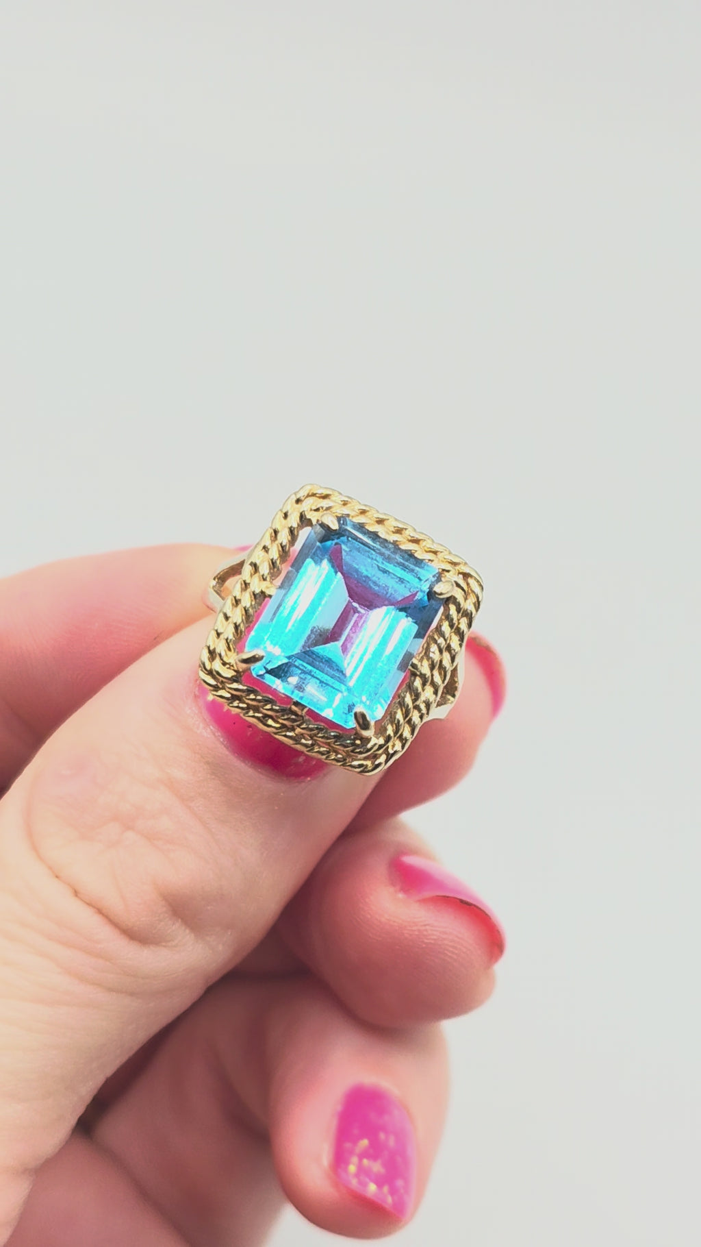 Solid 10K Yellow Gold Ring with Blue Topaz – Size 7