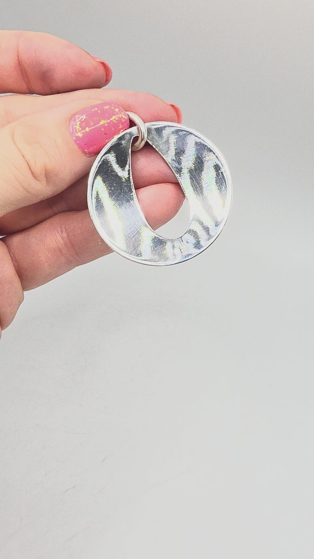 RETIRED James Avery Hammered Open Circle 925 Sterling Silver Necklace Pendant