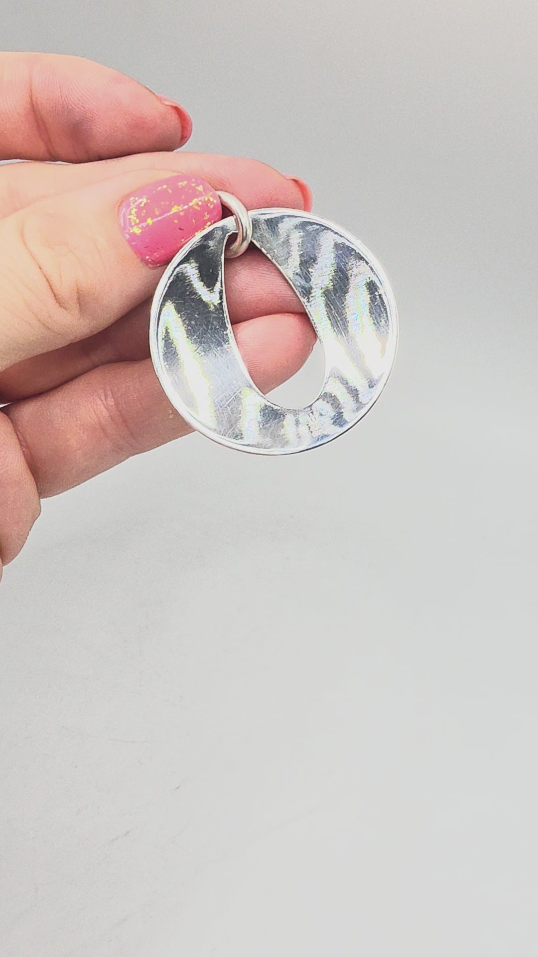 RETIRED James Avery Hammered Open Circle 925 Sterling Silver Necklace Pendant
