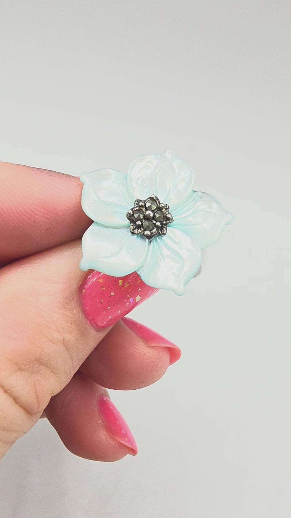 Lee Sands 925 Sterling Silver Mother of Pearl & Marcasite Flower  Ring - Size 5