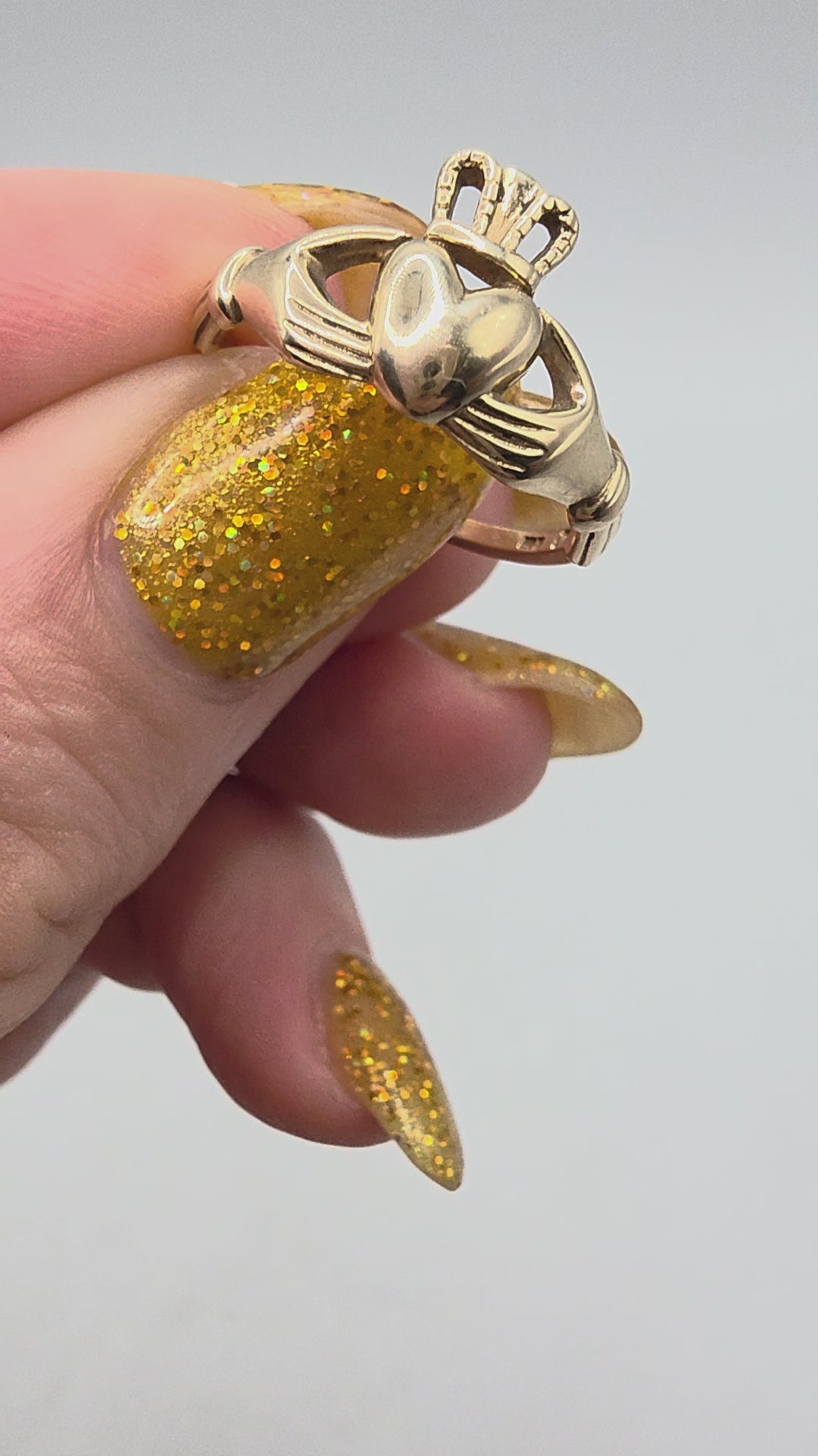Vintage Michael Anthony Solid 14K Yellow Gold Crown Heart Claddagh Ring - Size 7