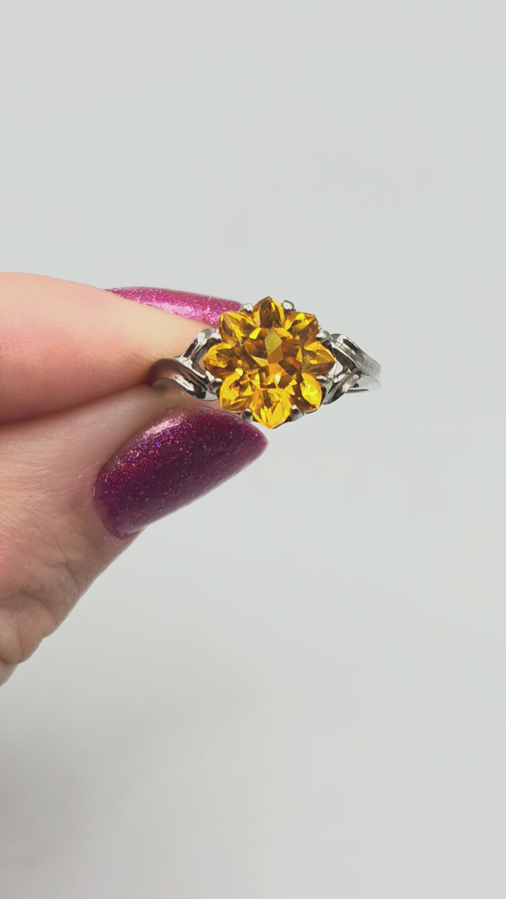 Solid 10K Gold Ring with Flower-Cut Golden Orange Canary Sapphire - Sz 7.5