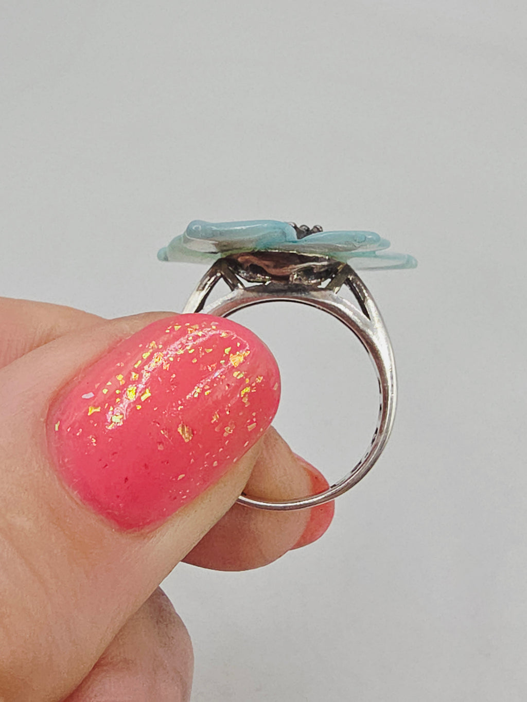 Lee Sands 925 Sterling Silver Mother of Pearl & Marcasite Flower  Ring - Size 5