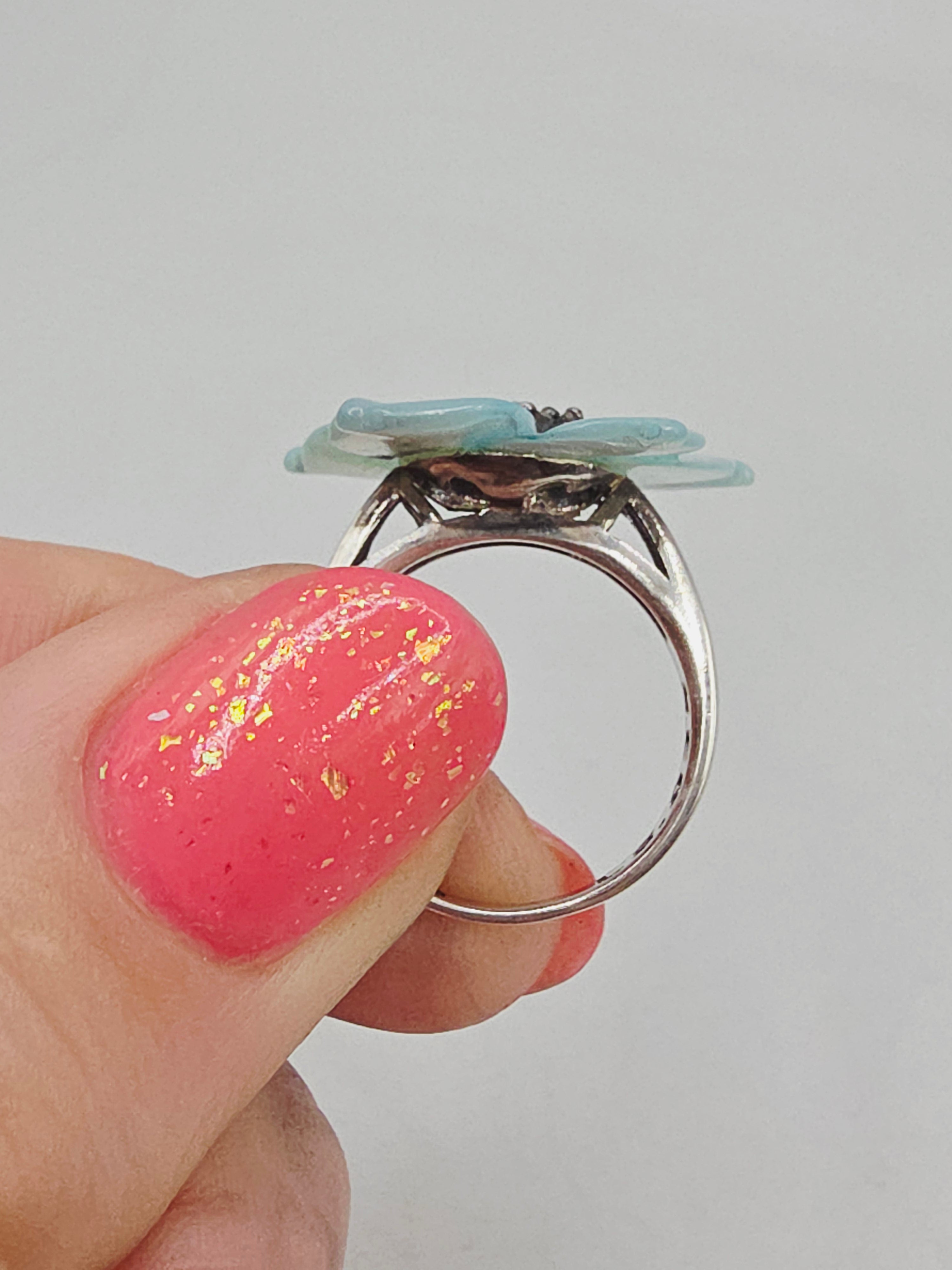 Lee Sands 925 Sterling Silver Mother of Pearl & Marcasite Flower  Ring - Size 5