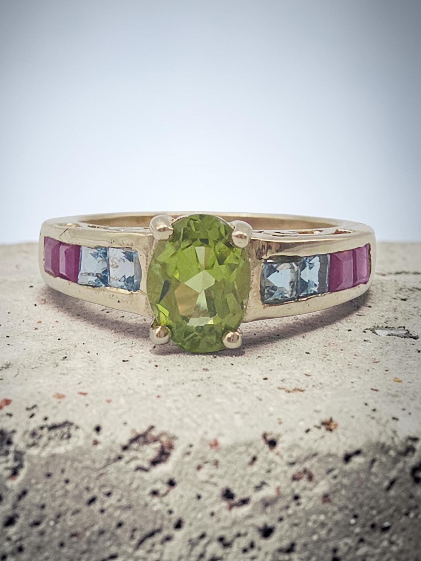 Solid 10K Yellow Gold Ring with Peridot Ruby and Blue Topaz - Sz 6