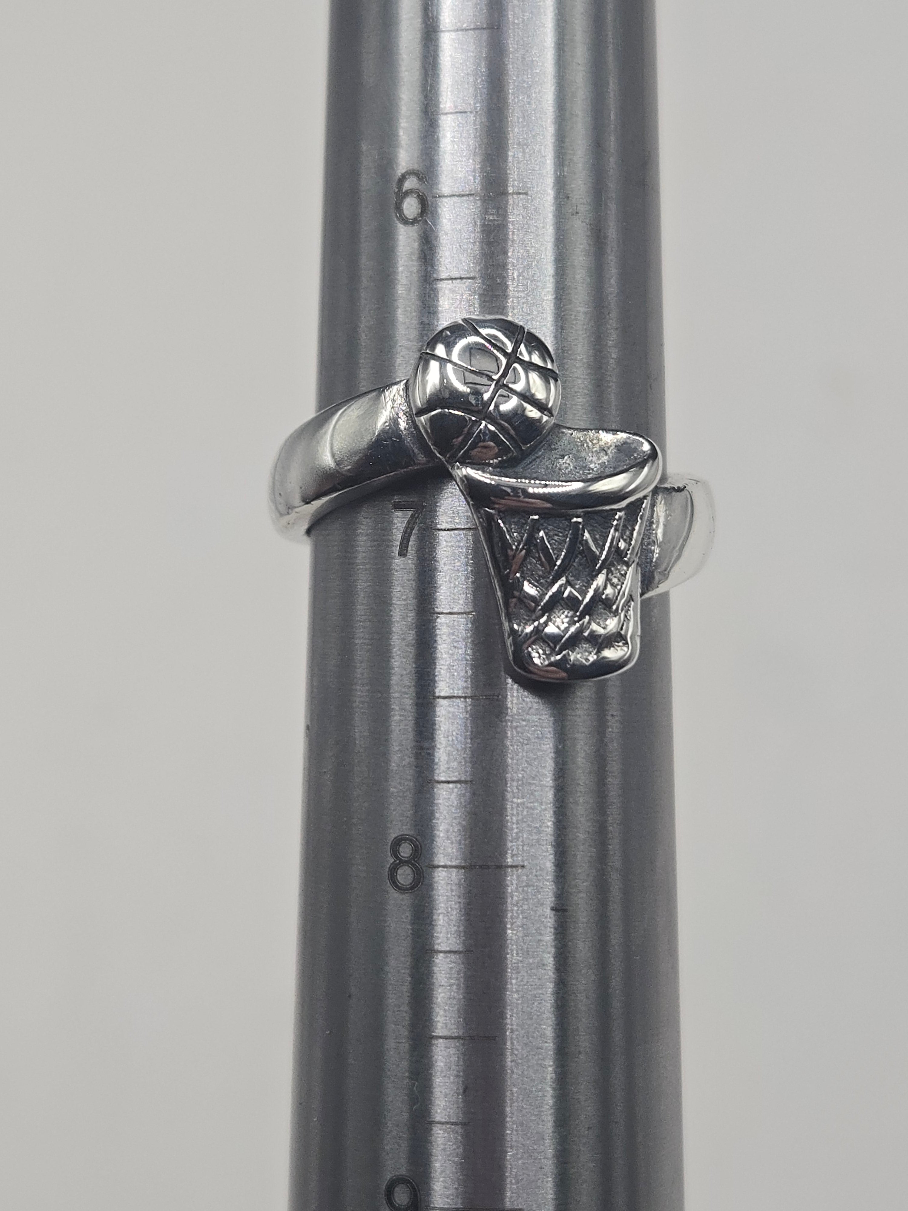 Retired James Avery Basketball and Hoop 925 Sterling Silver Ring – Size 7