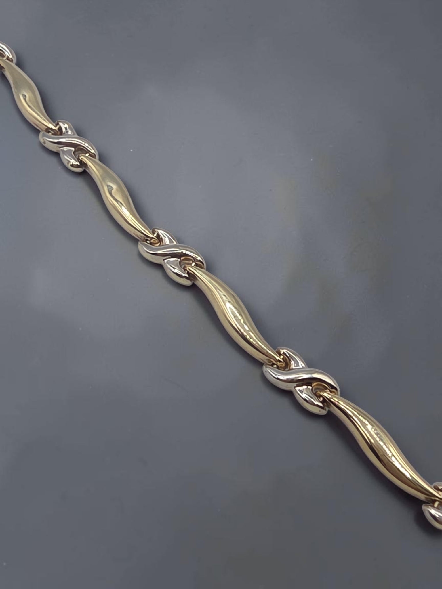 Solid 10K Two Tone Gold Criss Cross X Link Wave Station Bracelet 7.25 Inch