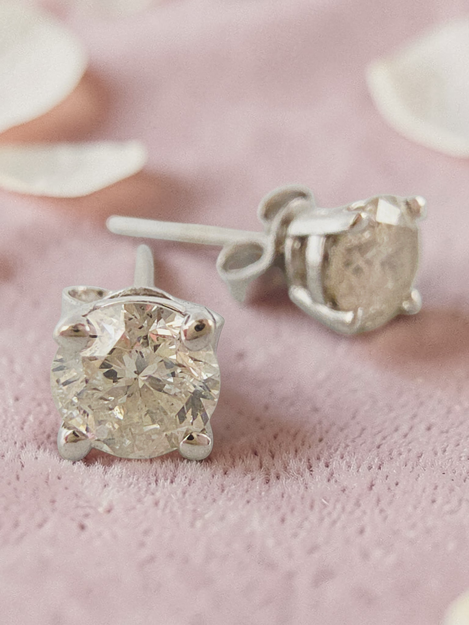 Solid 14K White Gold Diamond Stud Earrings Round Brilliant