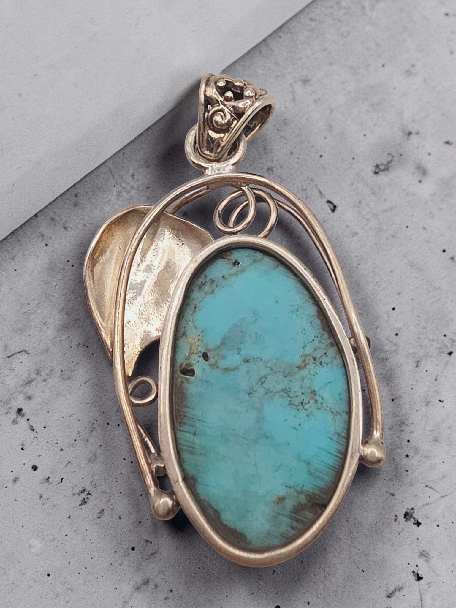 925 Sterling Silver Turquoise Pendant Southwestern Style Leaf Frame