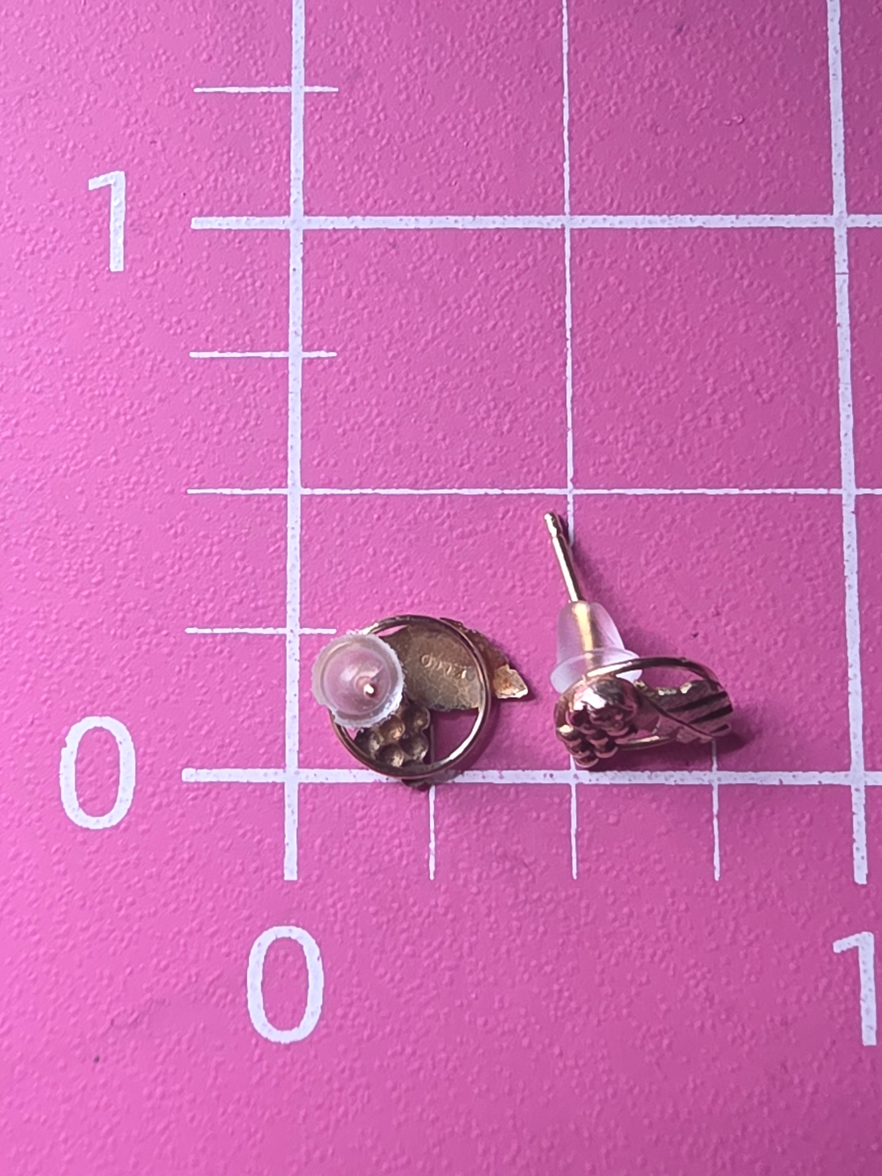 Black Hills Gold Solid 10K Tri Color Grape Leaf Rose Stud Earrings CCO