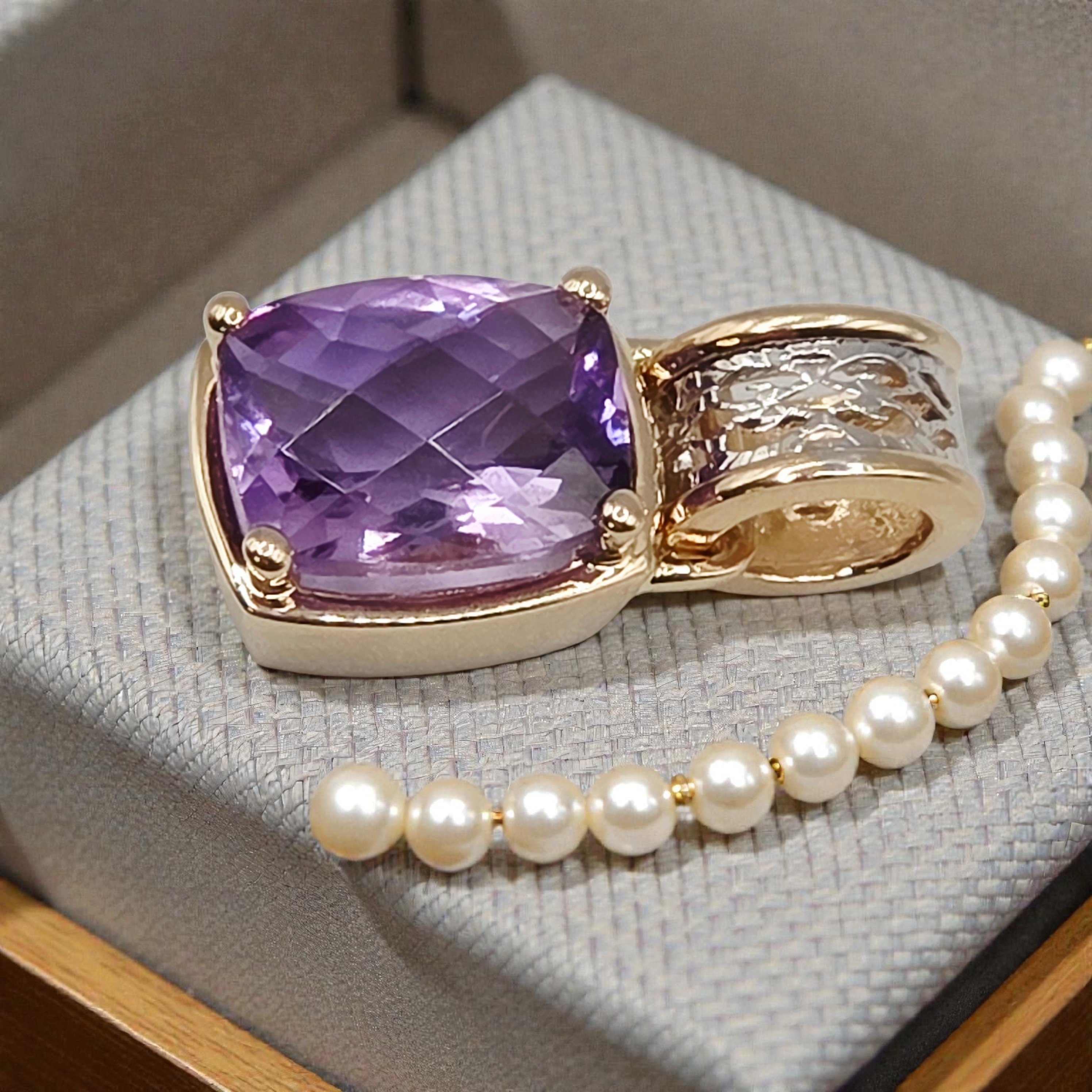 Solid 14k Gold Necklace Pendant with Cushion-Cut Amethyst
