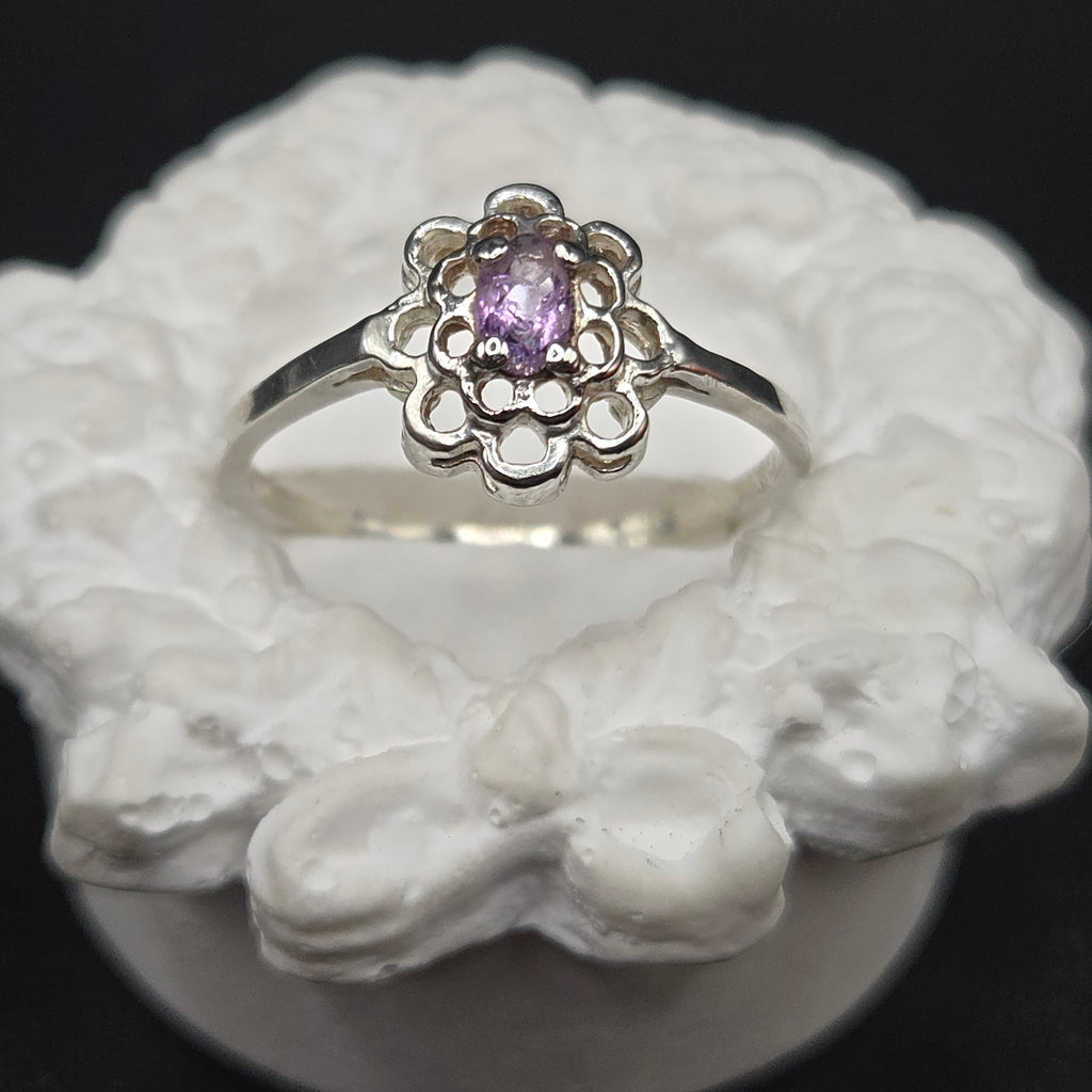 925 Sterling Silver Ring with Amethyst in Floral Filigree Design – Size 9.25