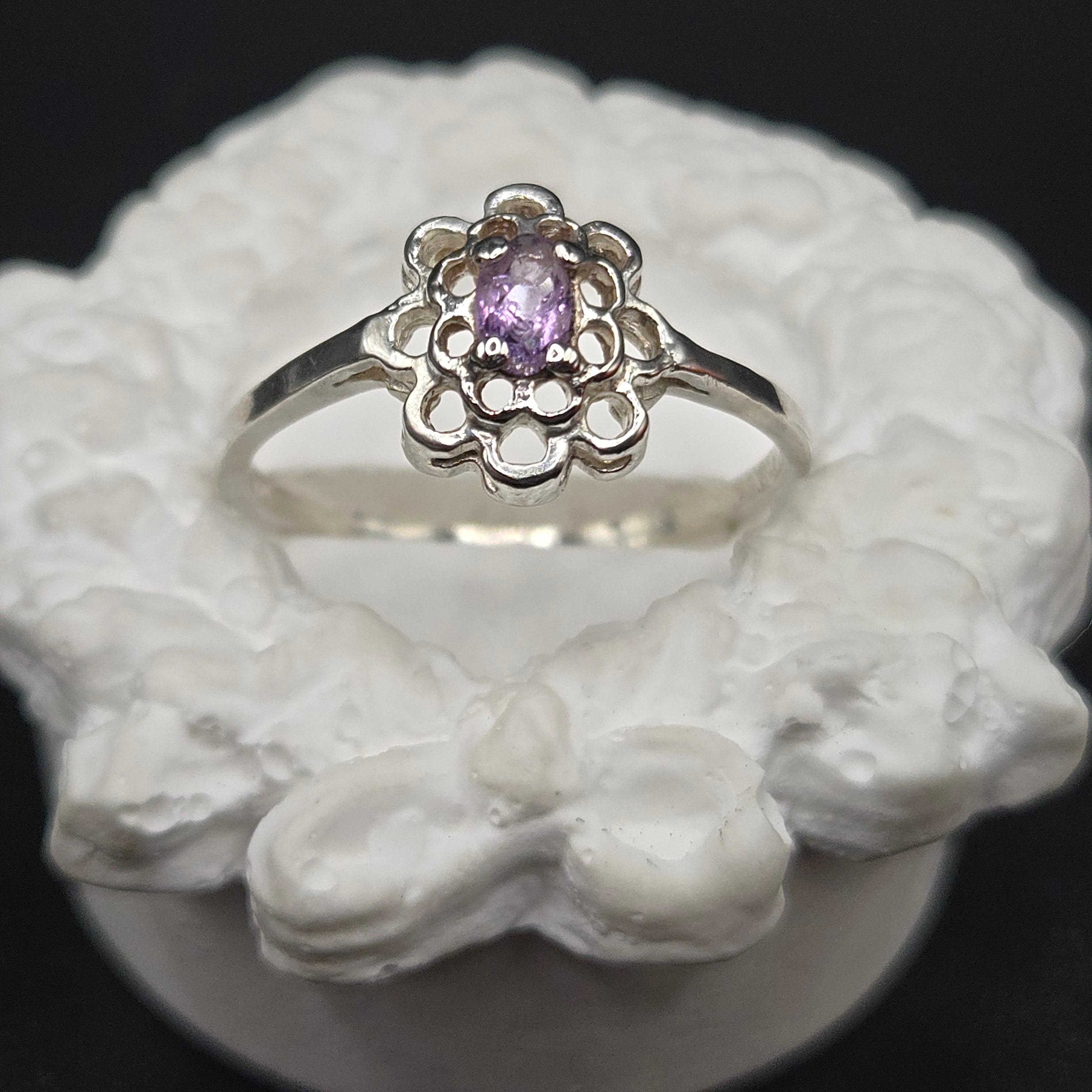 925 Sterling Silver Ring with Amethyst in Floral Filigree Design – Size 9.25