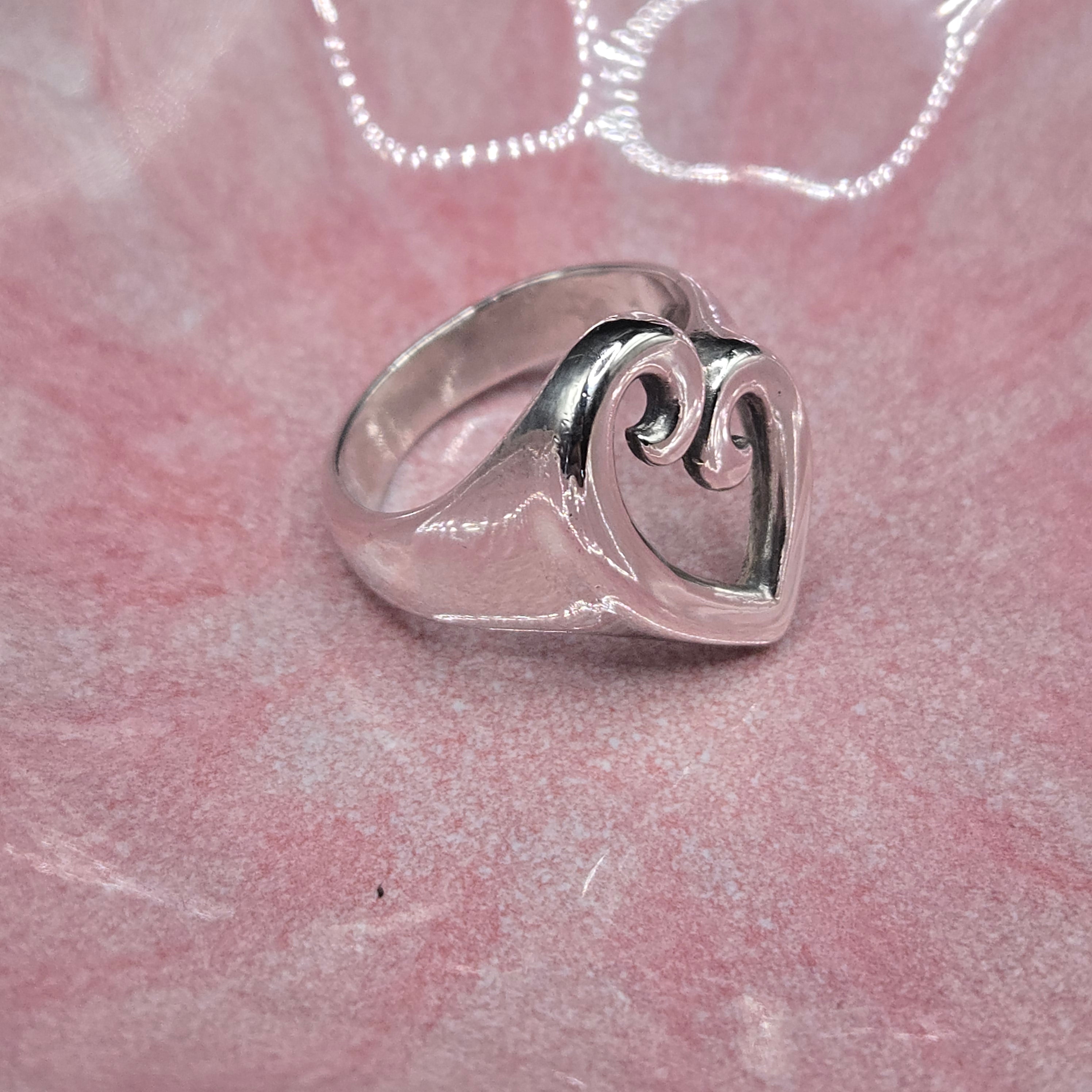 James Avery Mothers Love Sterling Silver Ring, Heart Scroll Design, Size 7.25