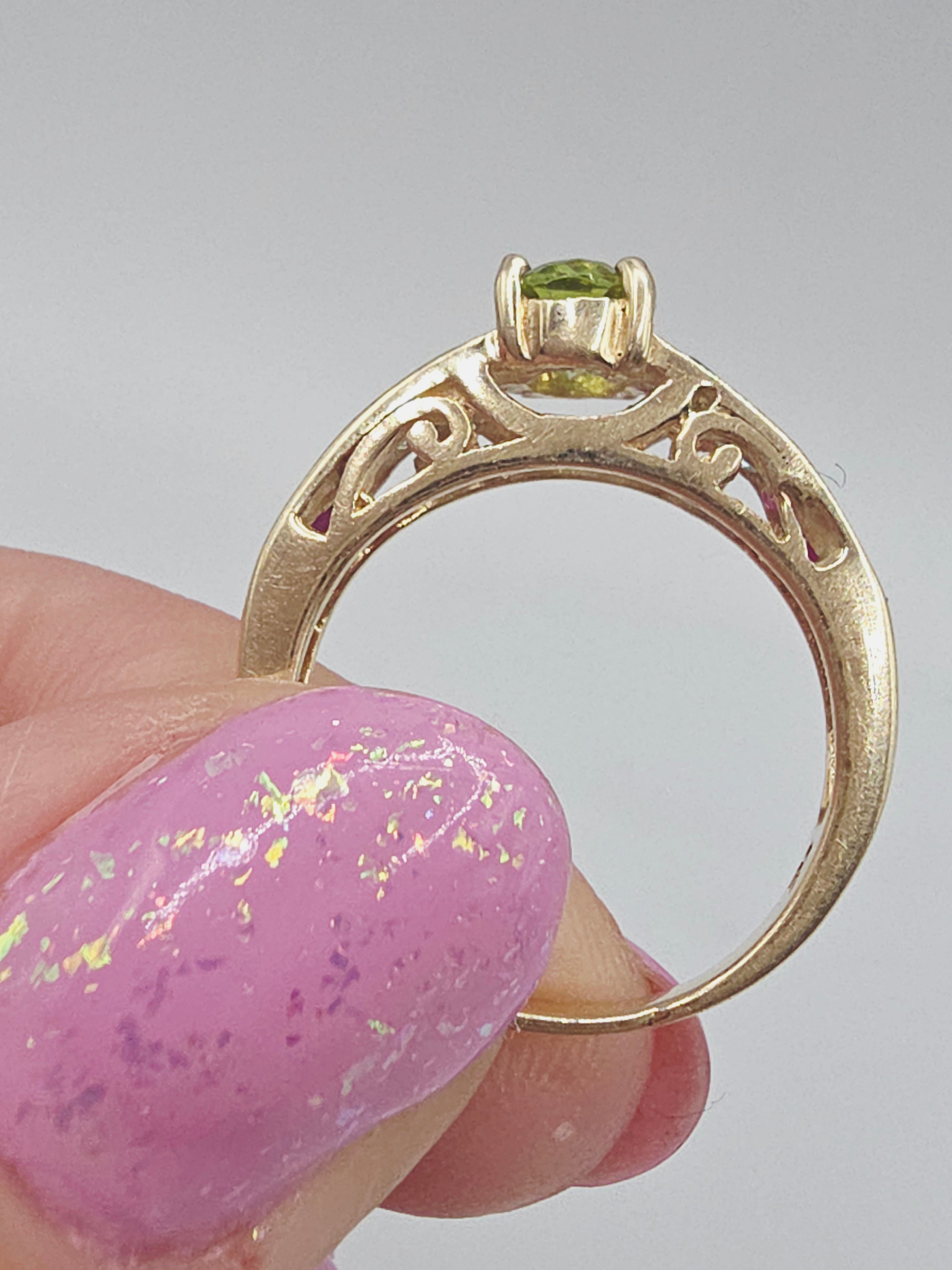 Solid 10K Yellow Gold Ring with Peridot Ruby and Blue Topaz - Sz 6