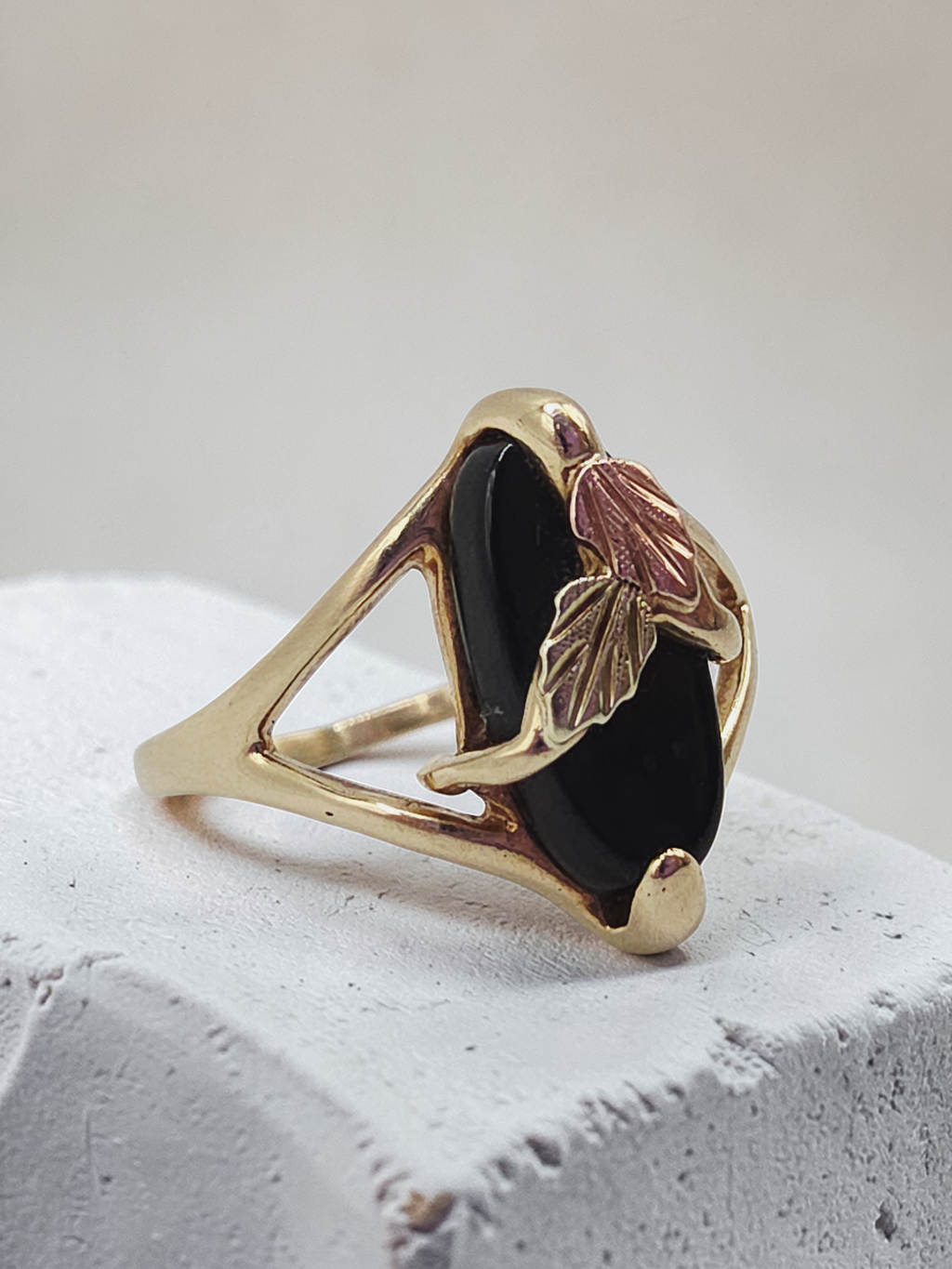 Black Hills Gold Solid 10K Ring with Black Onyx & 12K Leaf Accents – Size 6.25