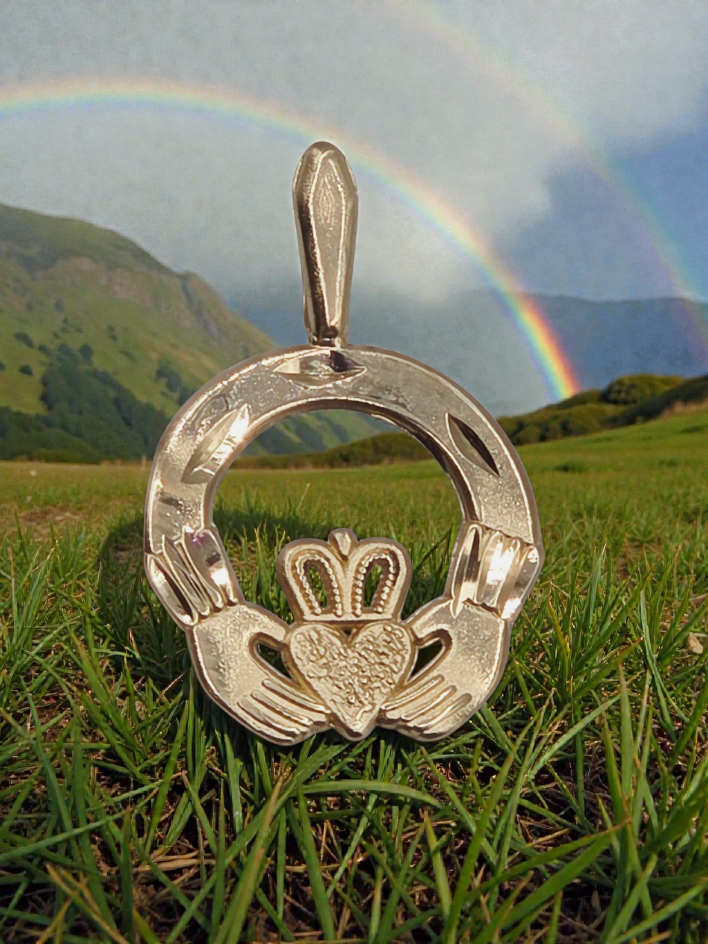 Michael Anthony Solid 14K Yellow Gold Claddagh Necklace Pendant