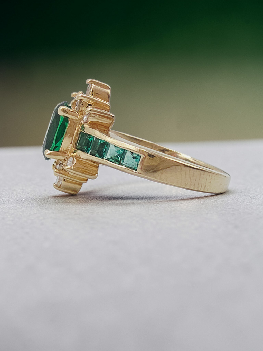 Solid 14K Gold Ring with Oval Lab-Created Emerald & Diamonds – Sz 5.25