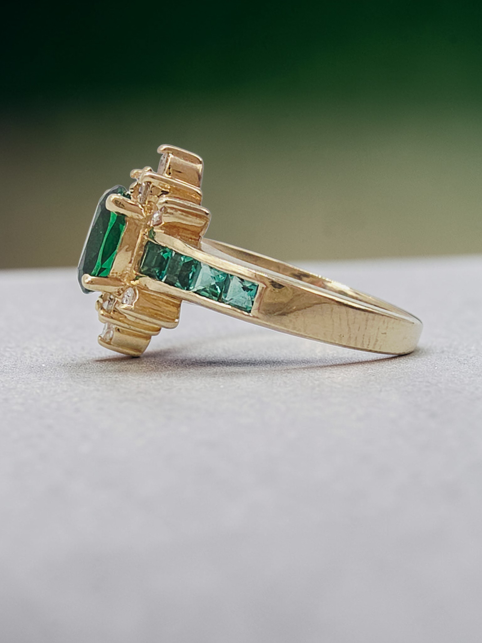 Solid 14K Gold Ring with Oval Lab-Created Emerald & Diamonds – Sz 5.25