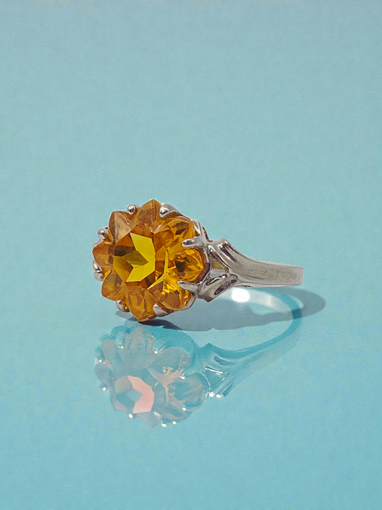 Solid 10K Gold Ring with Flower-Cut Golden Orange Canary Sapphire - Sz 7.5