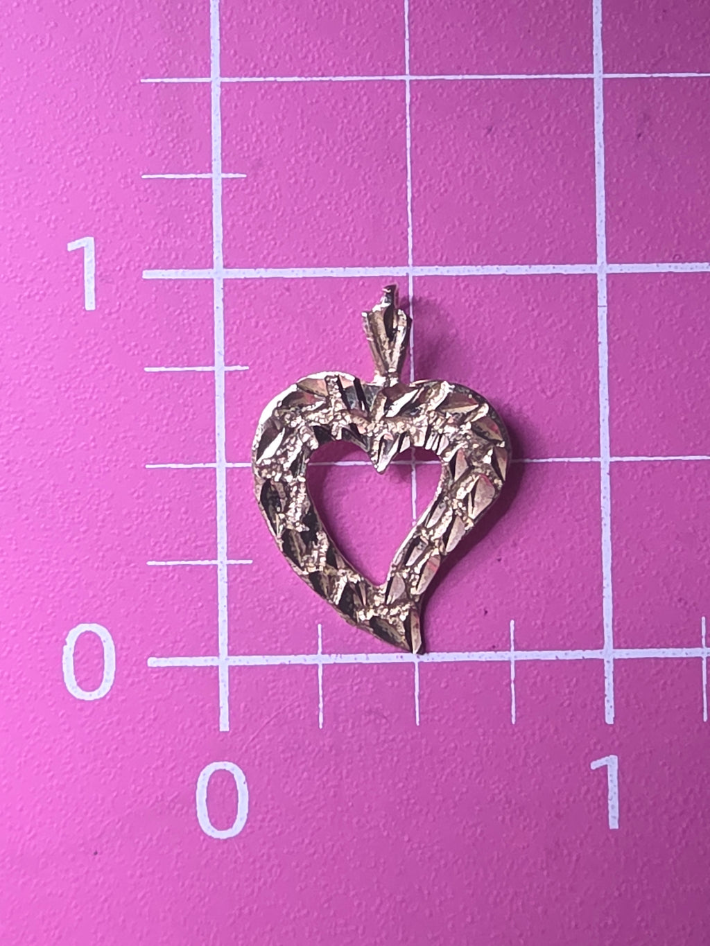 Vintage Solid 10K Yellow Gold Diamond Cut Open Heart Pendant Nugget Texture