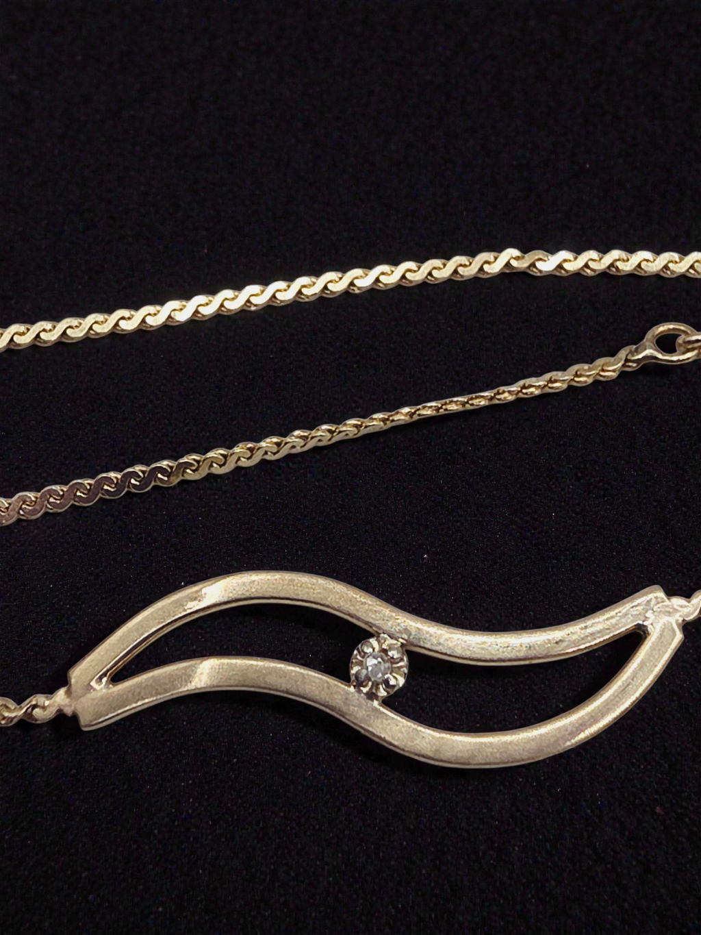 Solid 14K Gold S-Link Serpentine Chain Bracelet wtih Diamond Accent - 7 Inches