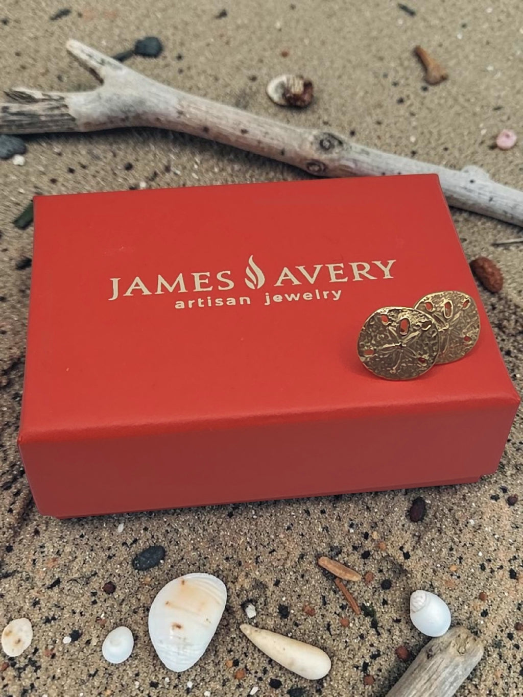 RETIRED James Avery Solid 14K Yellow Gold Sand Dollar Stud Earrings