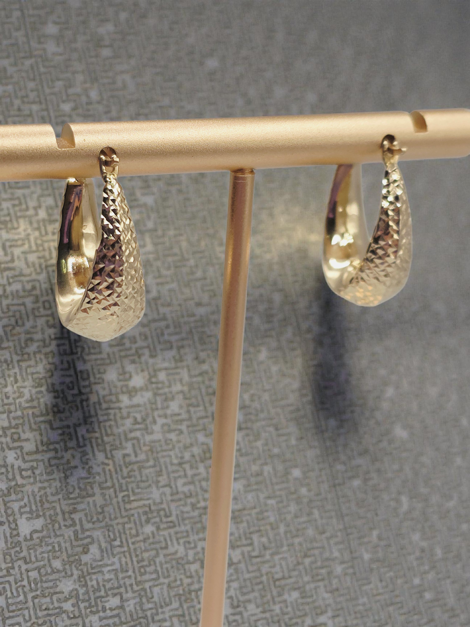 Select Jewelry Inc. Solid 14K Yellow Gold Diamond-Cut Hoop Earrings