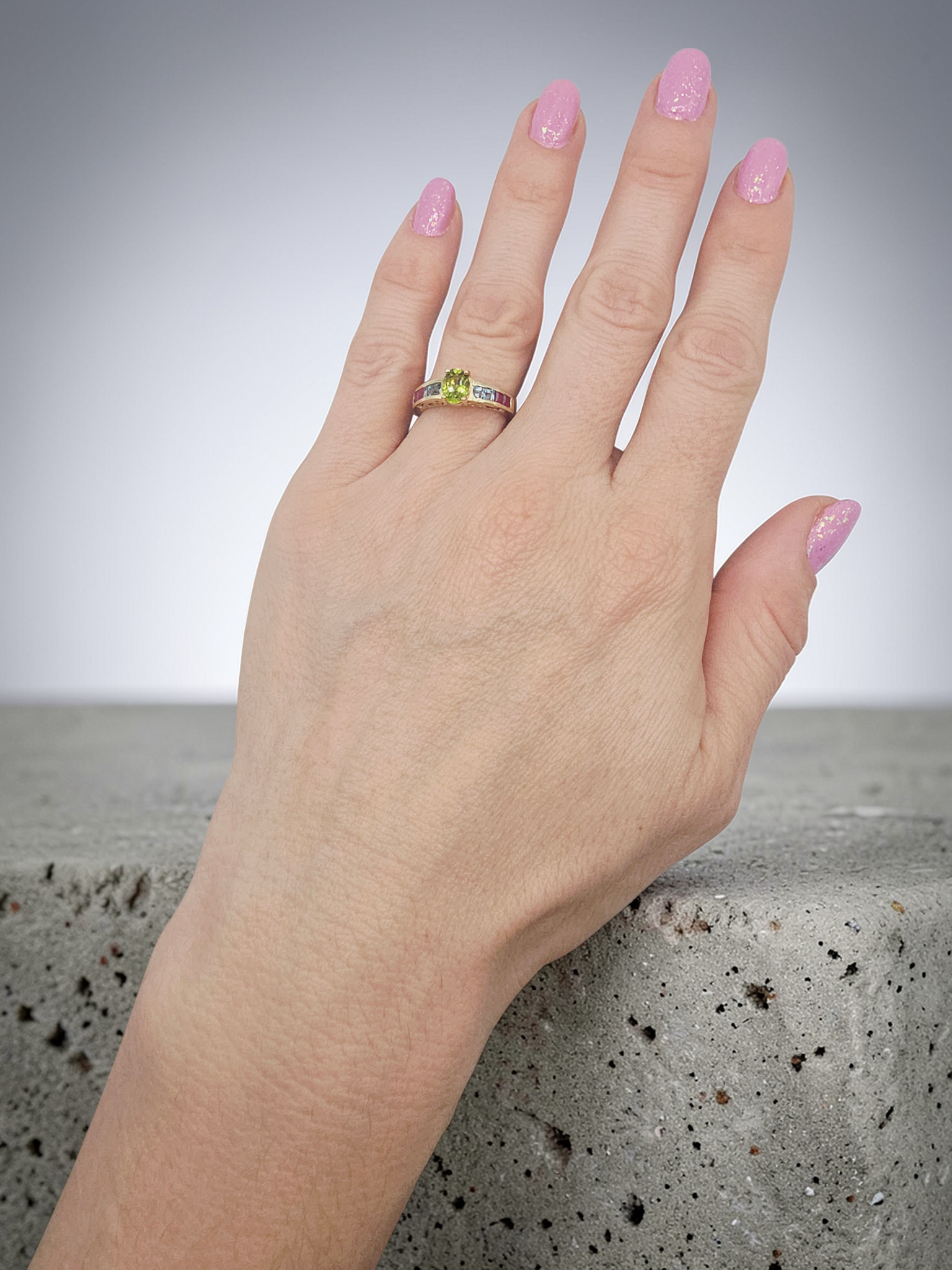 Solid 10K Yellow Gold Ring with Peridot Ruby and Blue Topaz - Sz 6