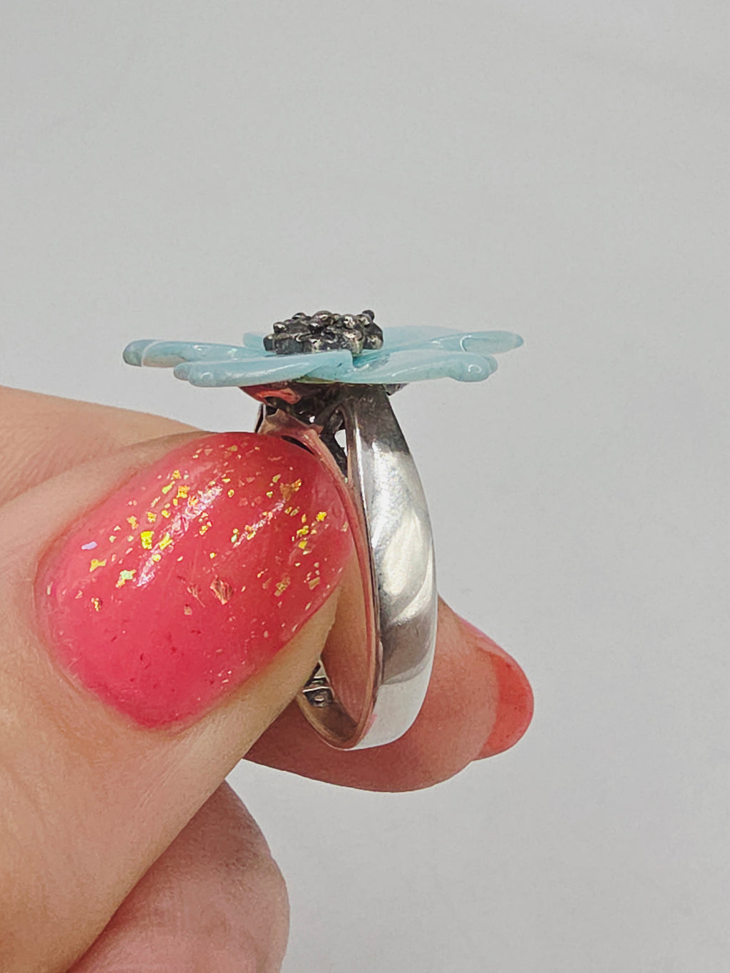 Lee Sands 925 Sterling Silver Mother of Pearl & Marcasite Flower  Ring - Size 5