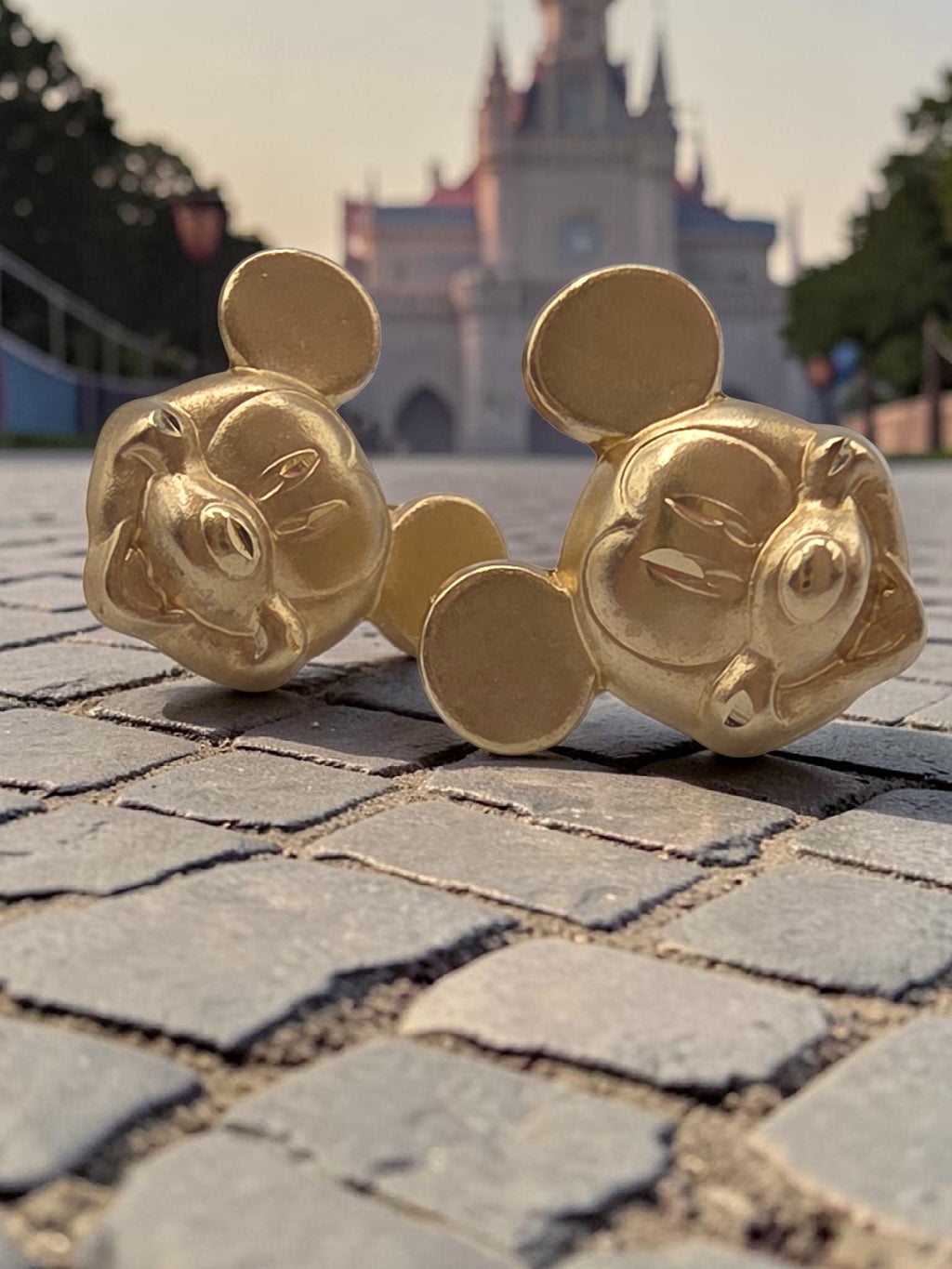 Disney Van Dell Mickey Mouse Solid 14K Yellow Gold Stud Earrings Original Box