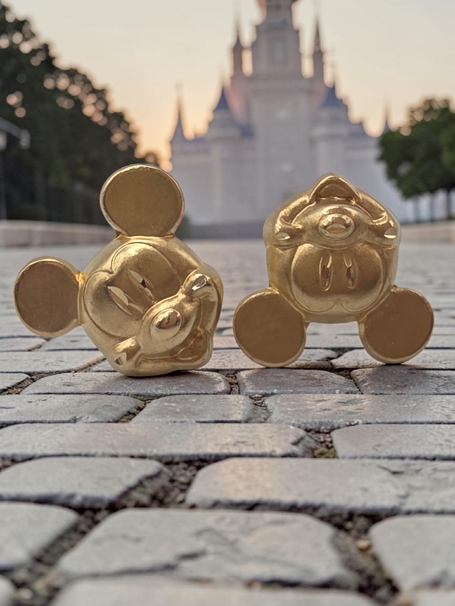Disney Van Dell Mickey Mouse Solid 14K Yellow Gold Stud Earrings