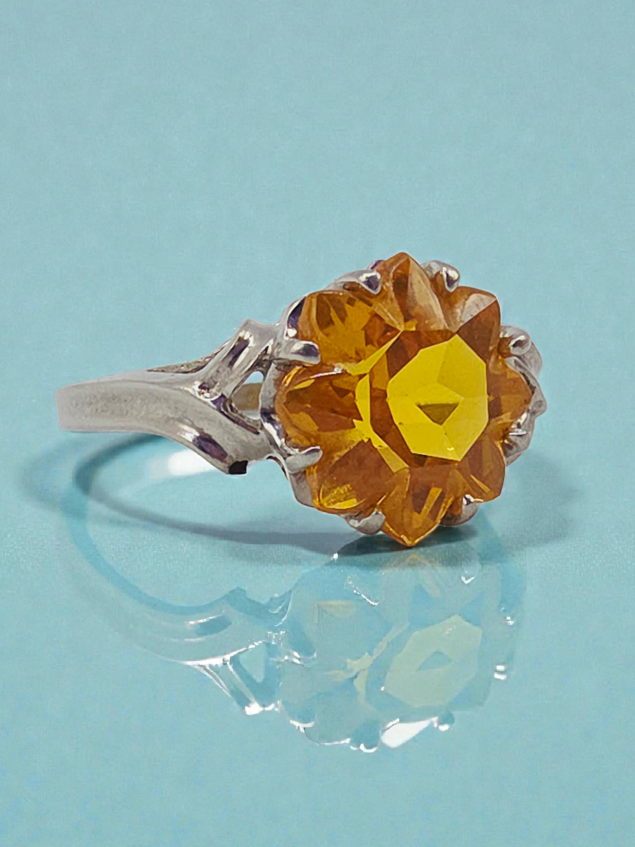 Solid 10K Gold Ring with Flower-Cut Golden Orange Canary Sapphire - Sz 7.5