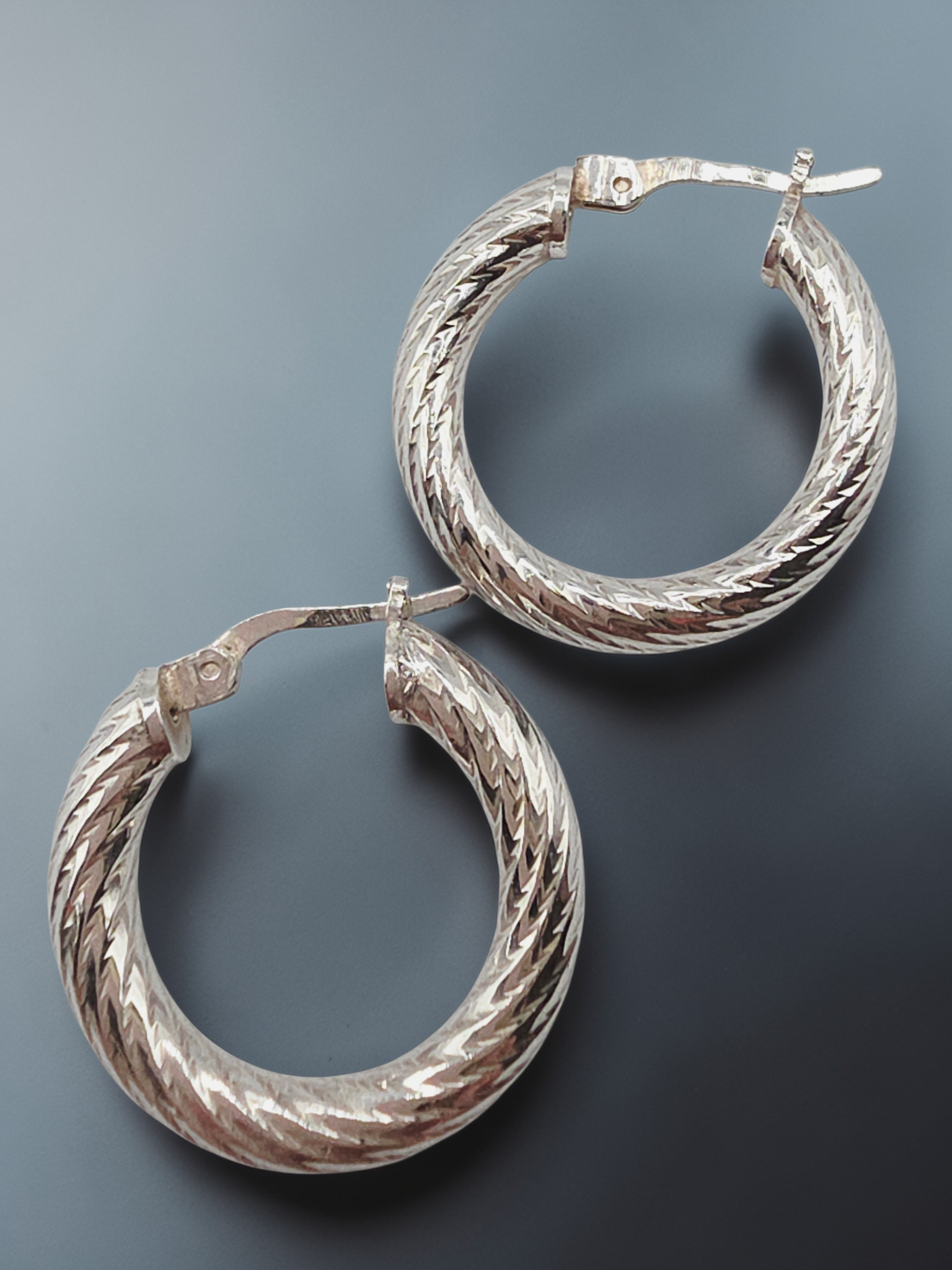 DYADEMA 925 Sterling Silver Diamond-Cut Hoop Earrings Italy Hinged