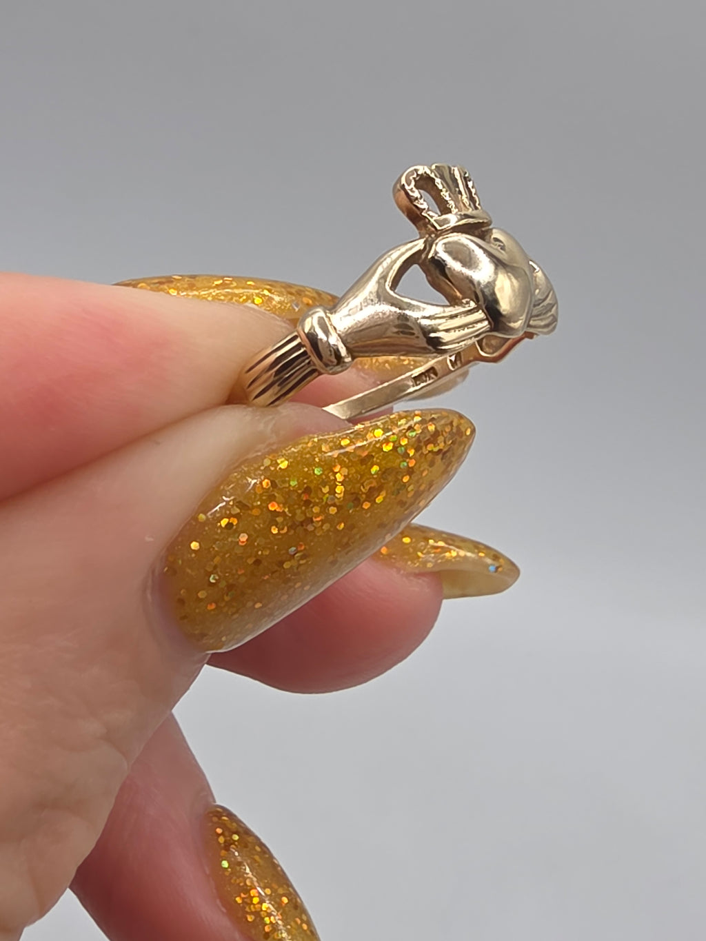 Vintage Michael Anthony Solid 14K Yellow Gold Crown Heart Claddagh Ring - Size 7
