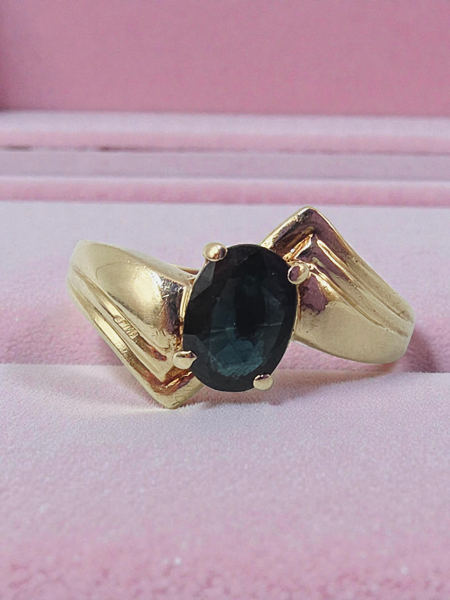 Solid 10K Yellow Gold Ring with Natural Blue Sapphire – Size 8