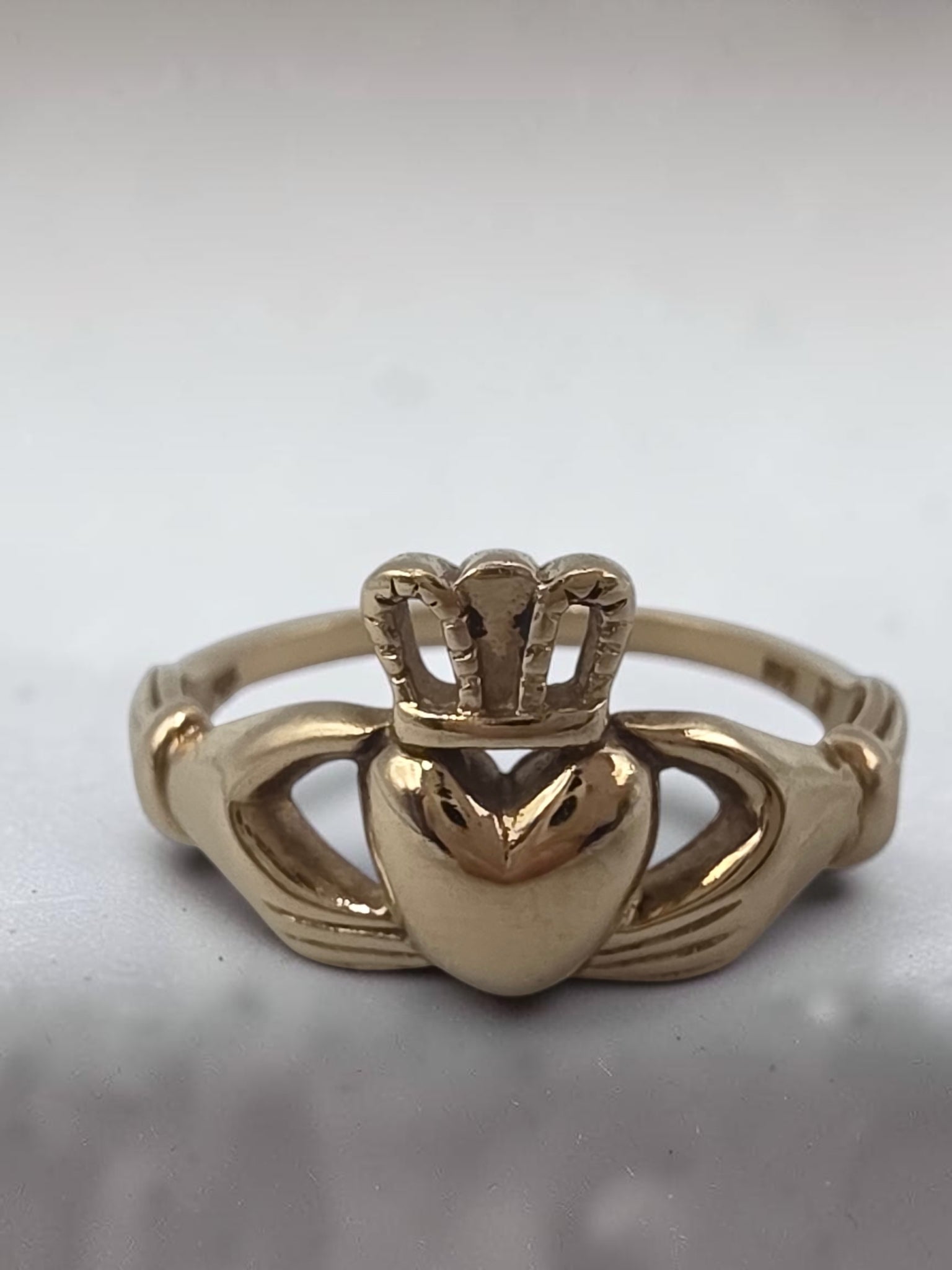Vintage Michael Anthony Solid 14K Yellow Gold Crown Heart Claddagh Ring - Size 7