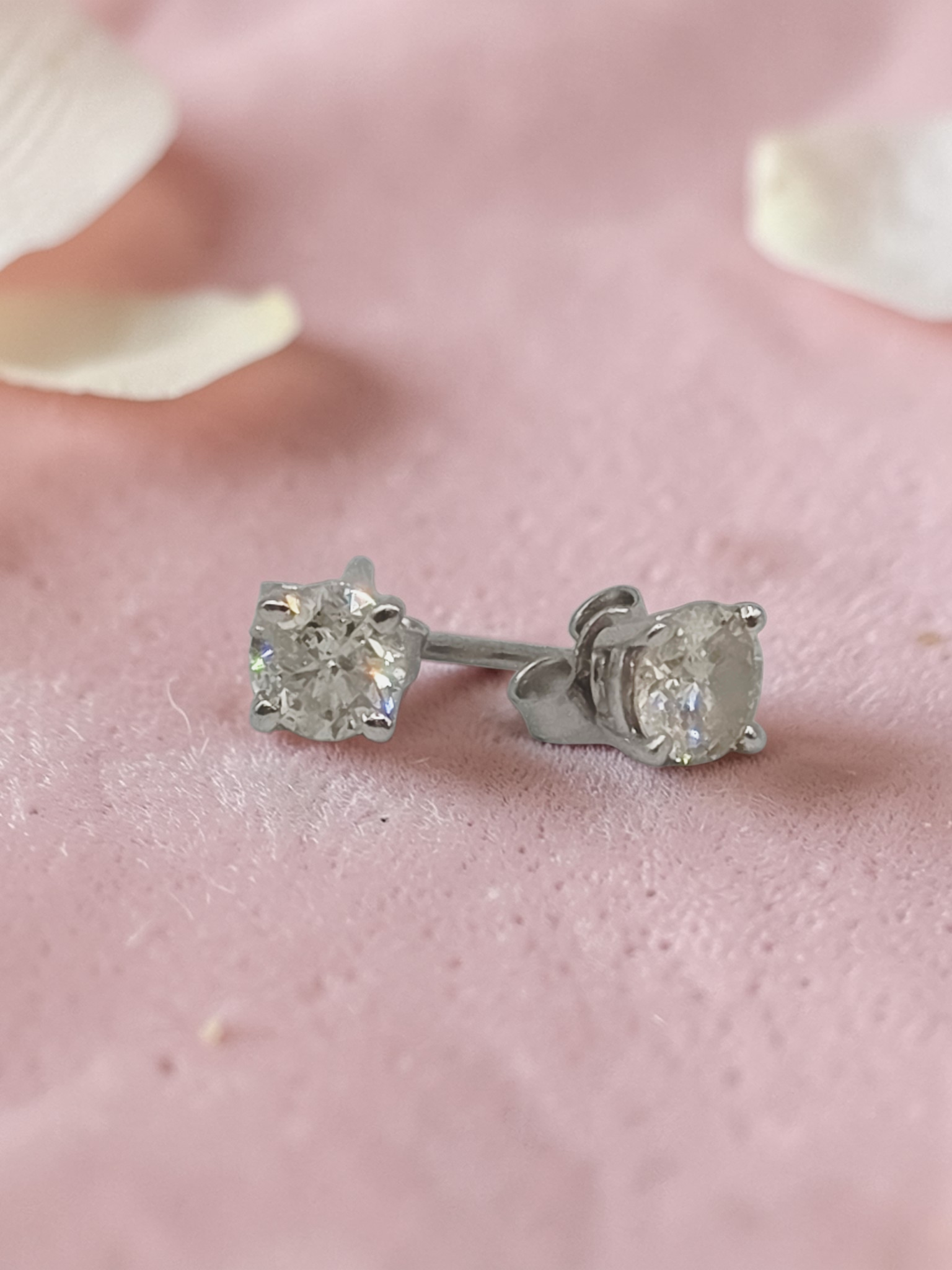 Solid 14K White Gold Diamond Stud Earrings Round Brilliant